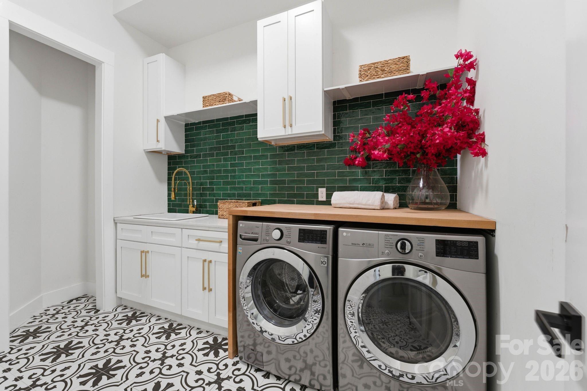 Queens Cove - Residential