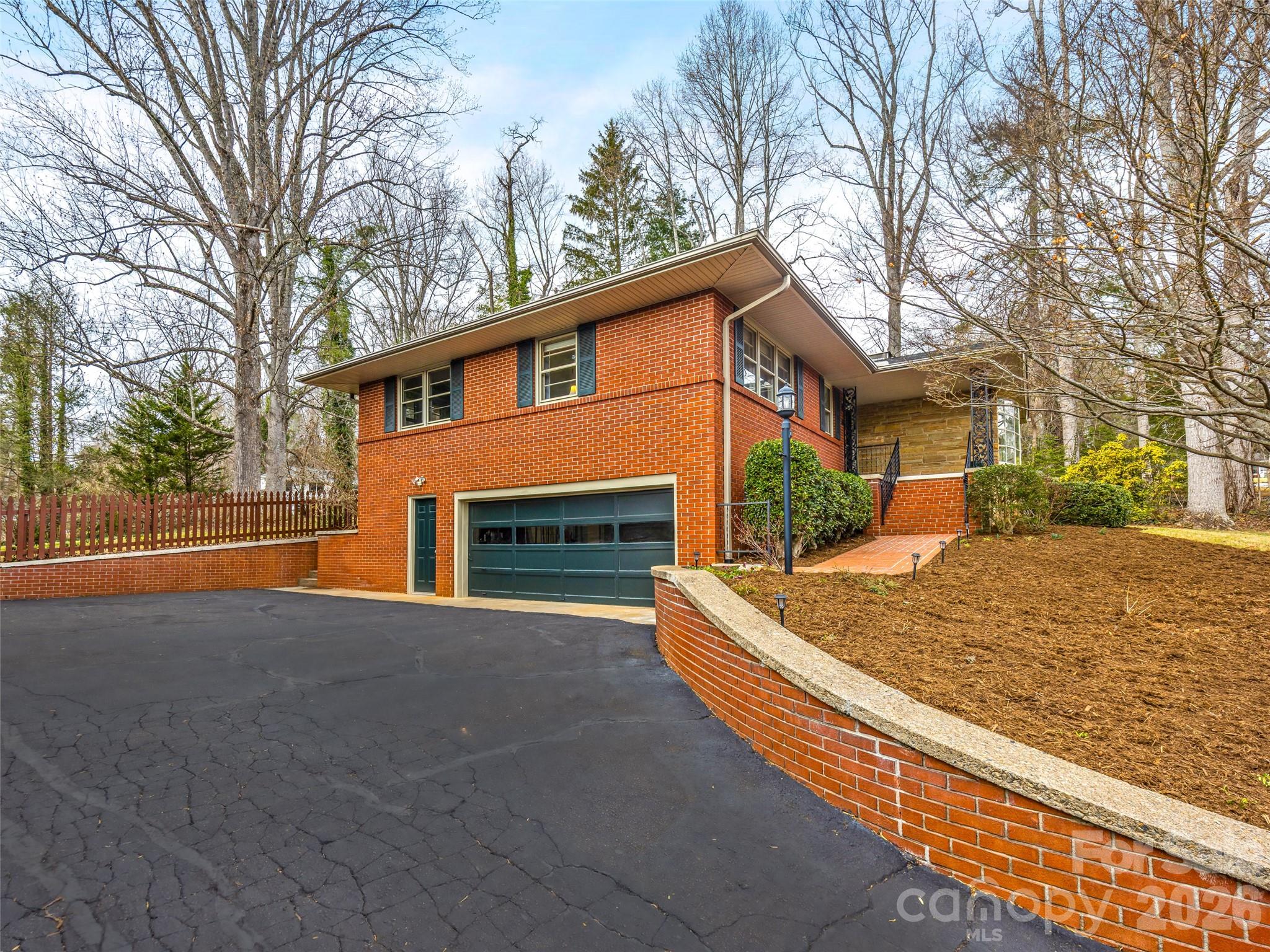 8 N Oak Forest Drive