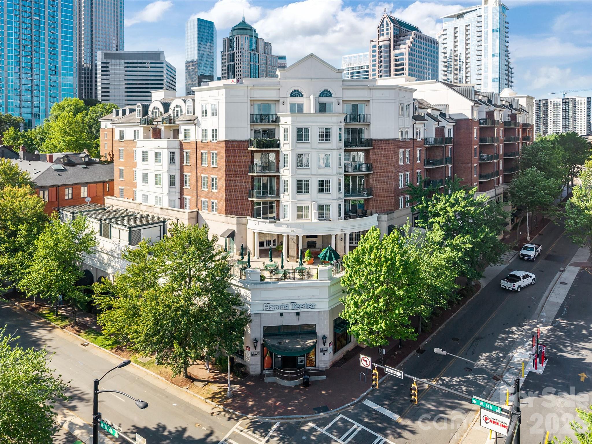 300 W 5th Street 809
