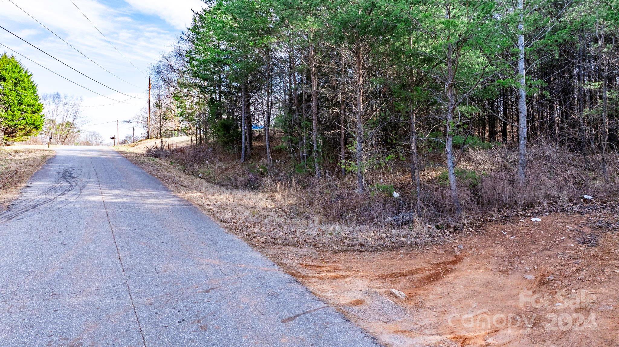 Hollywood Heights - Land