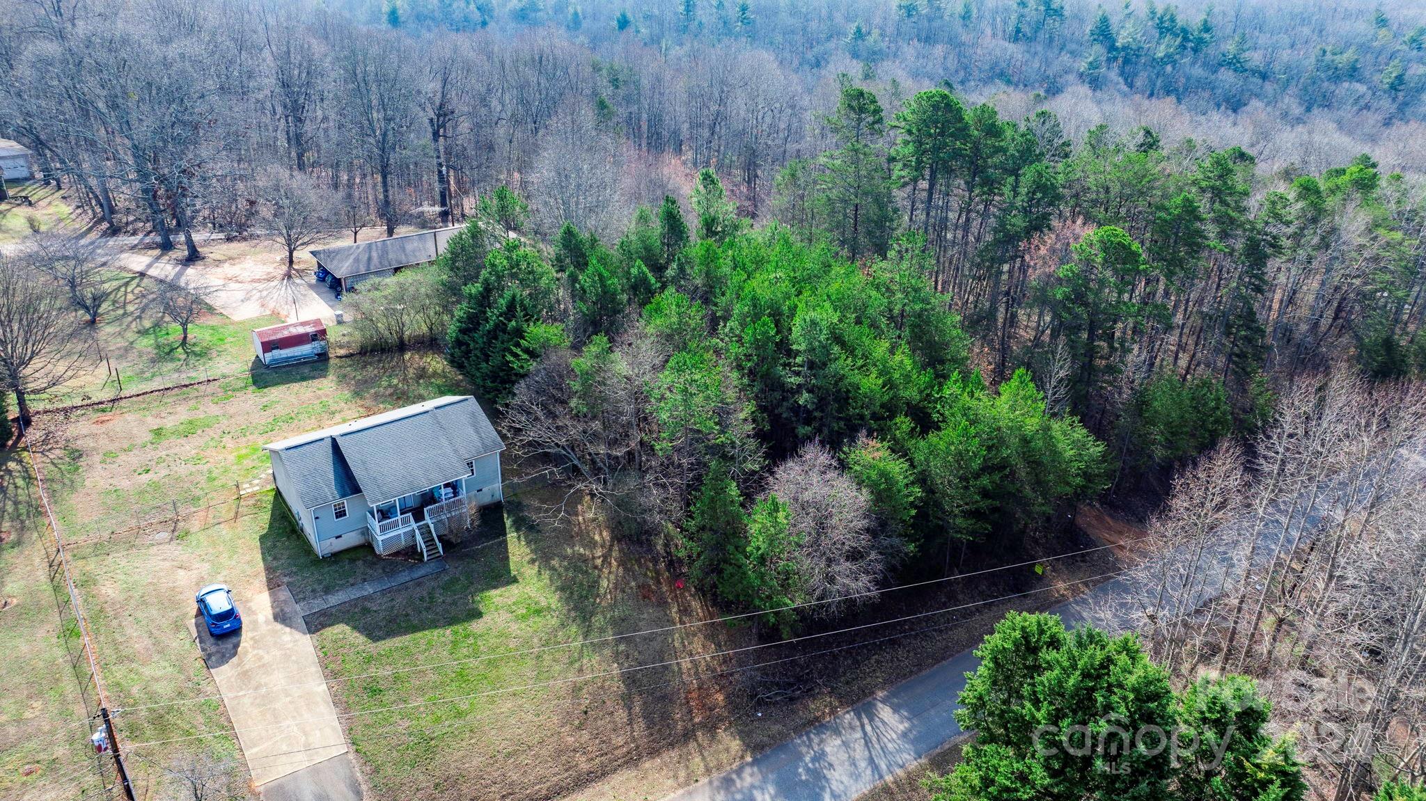 Hollywood Heights - Land