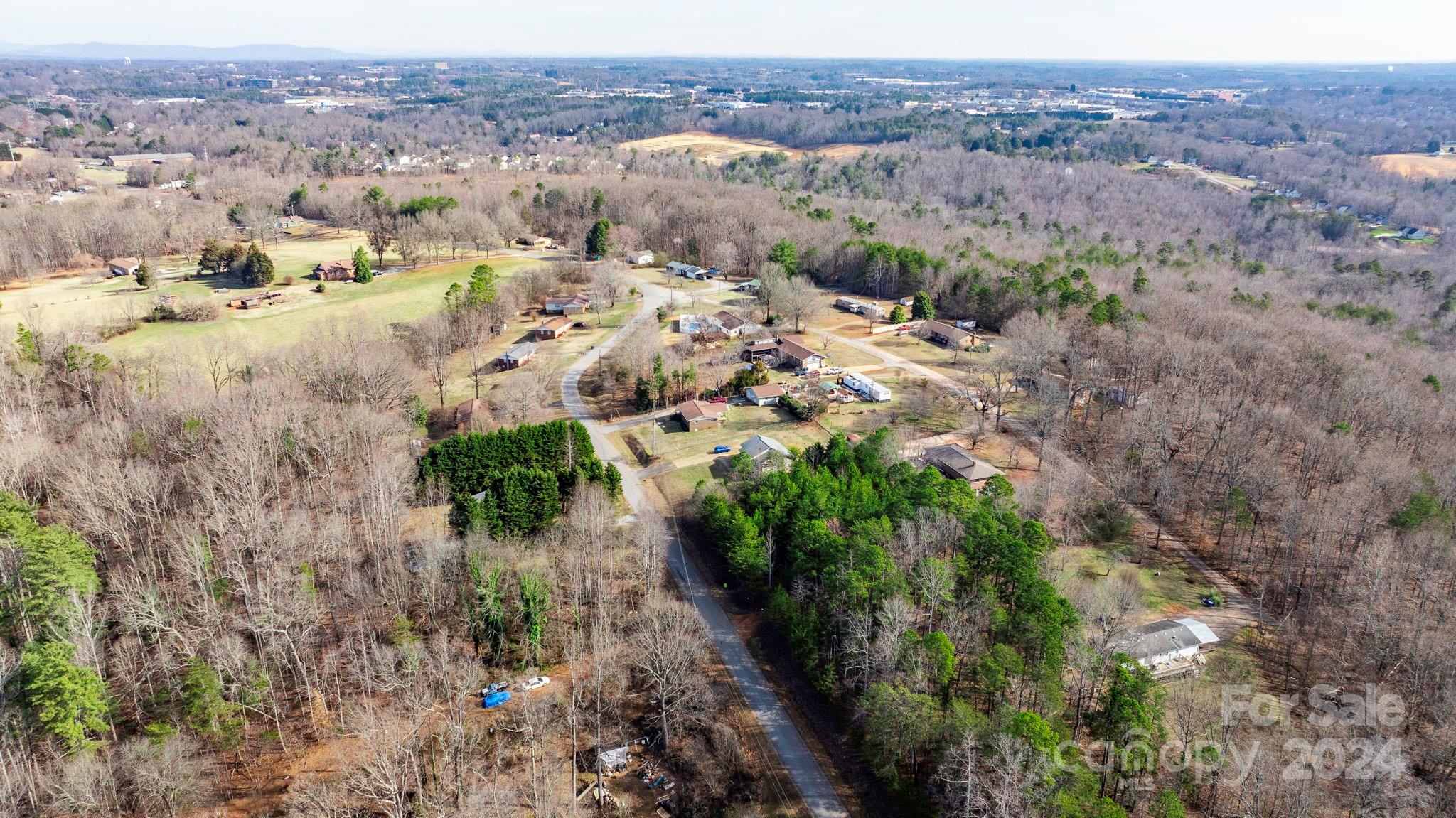 Hollywood Heights - Land