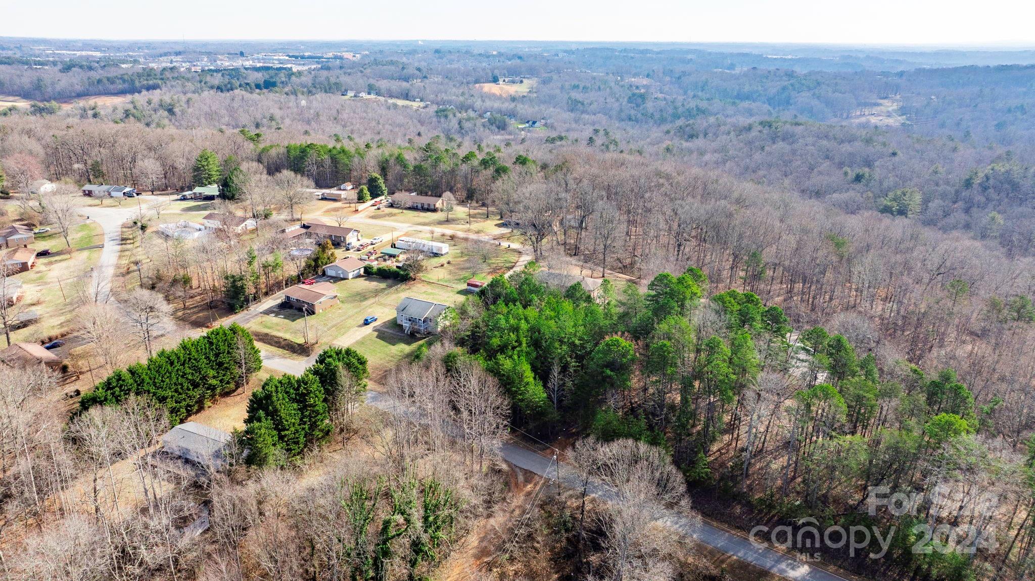 Hollywood Heights - Land