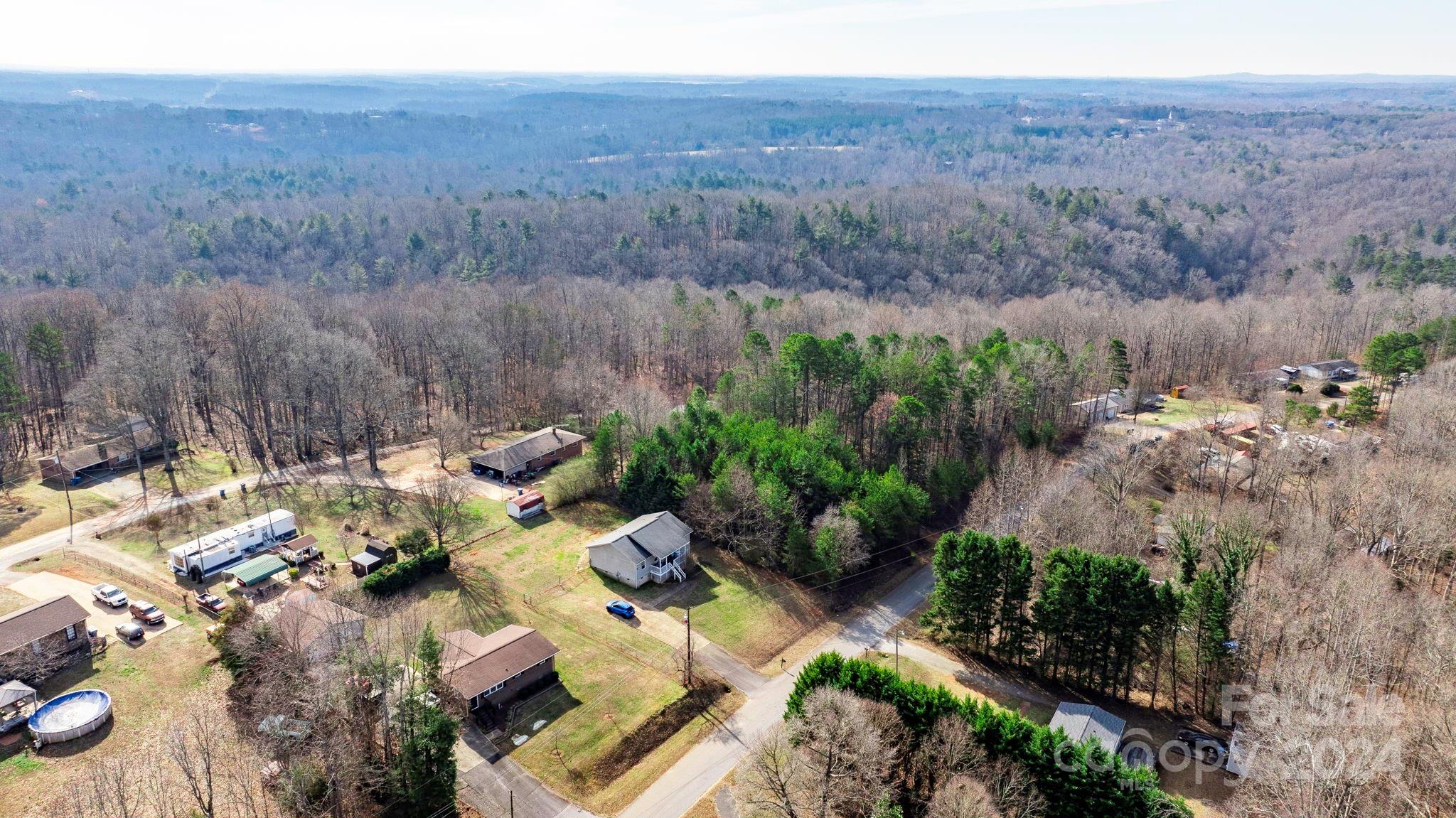 Hollywood Heights - Land