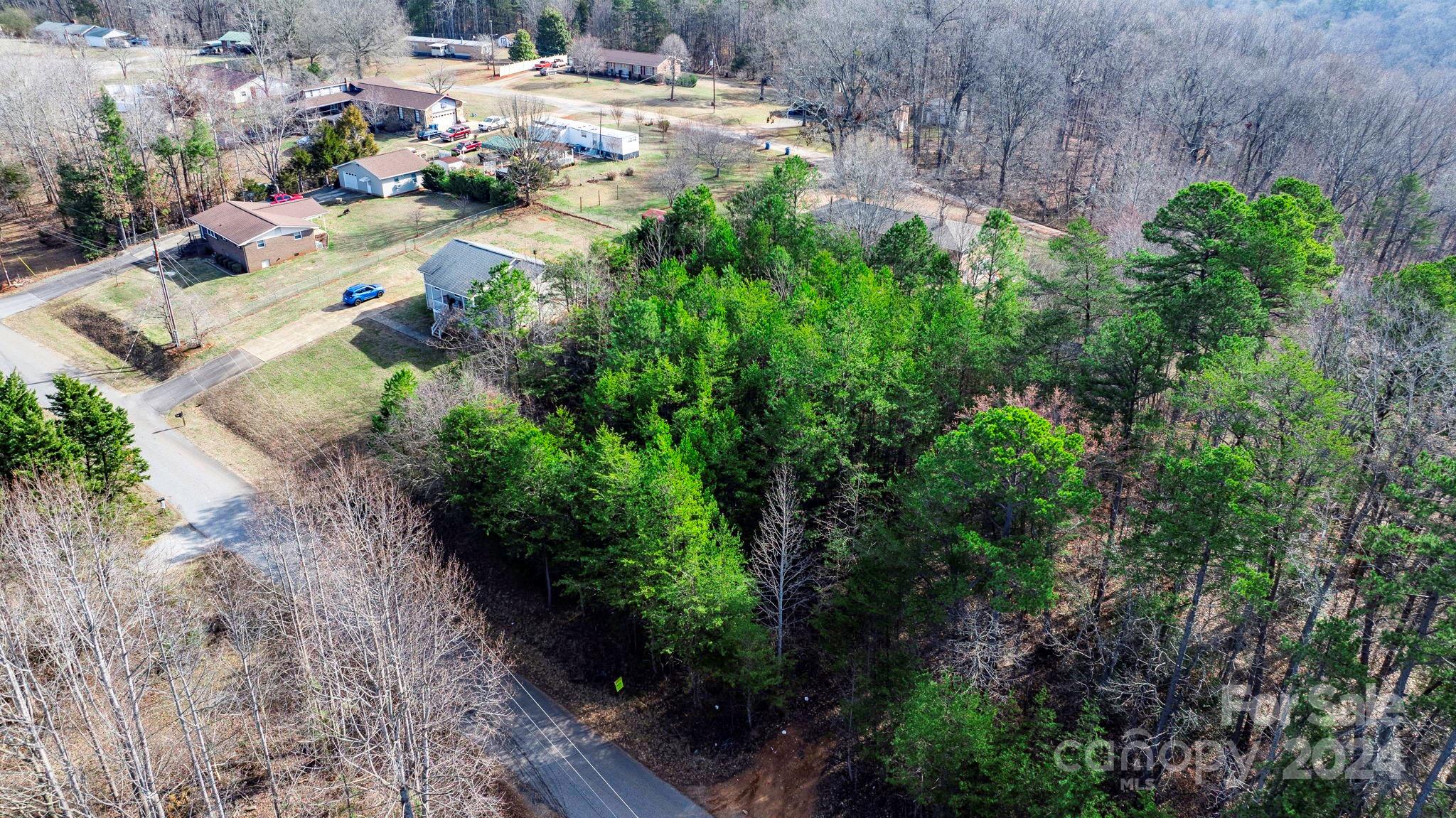 Hollywood Heights - Land