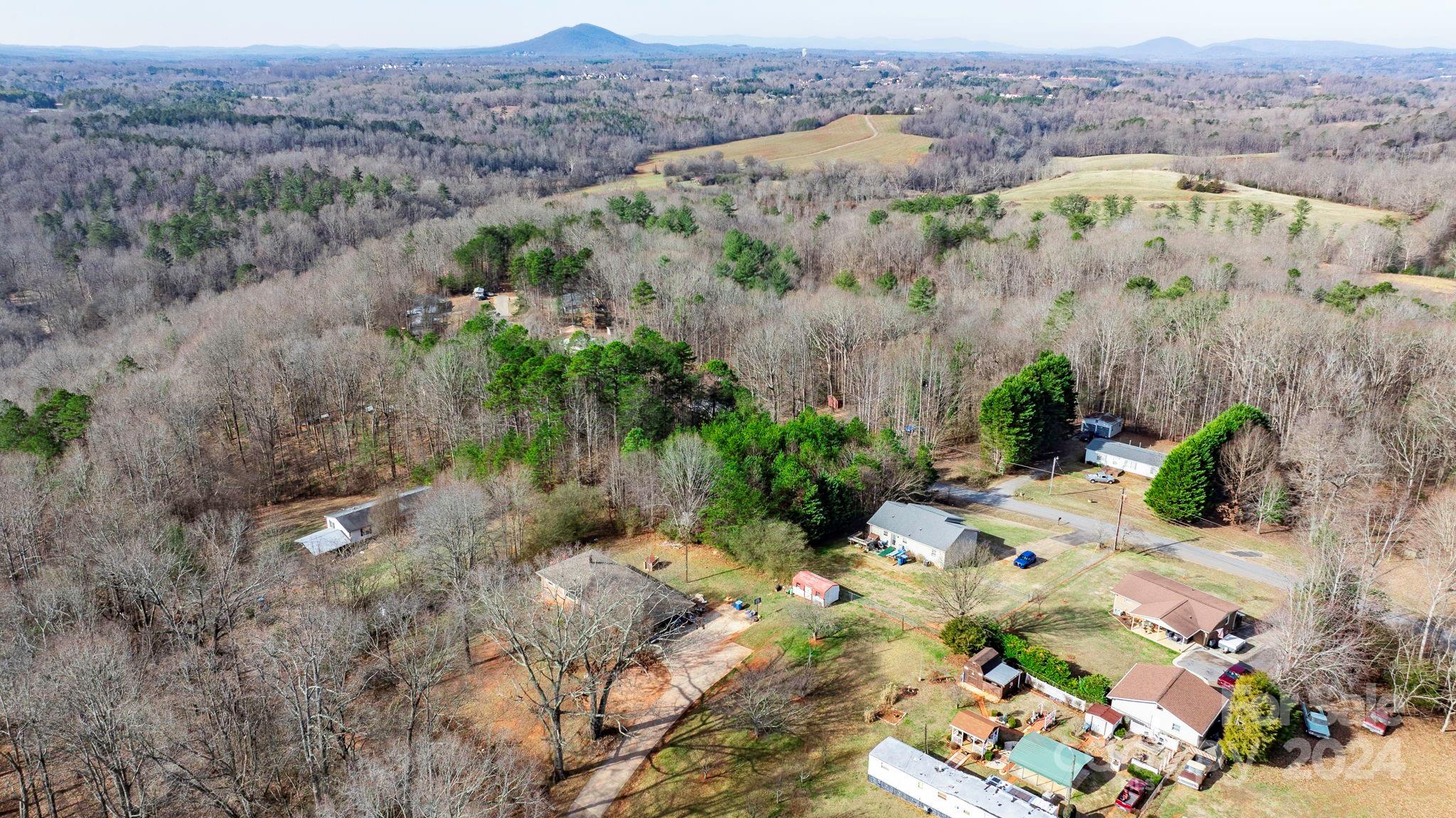 Hollywood Heights - Land