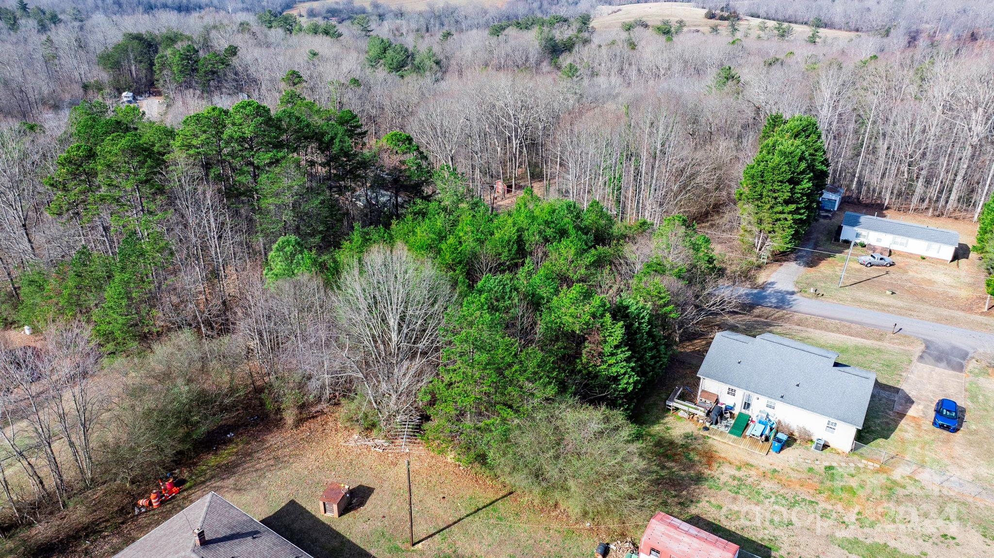 Hollywood Heights - Land