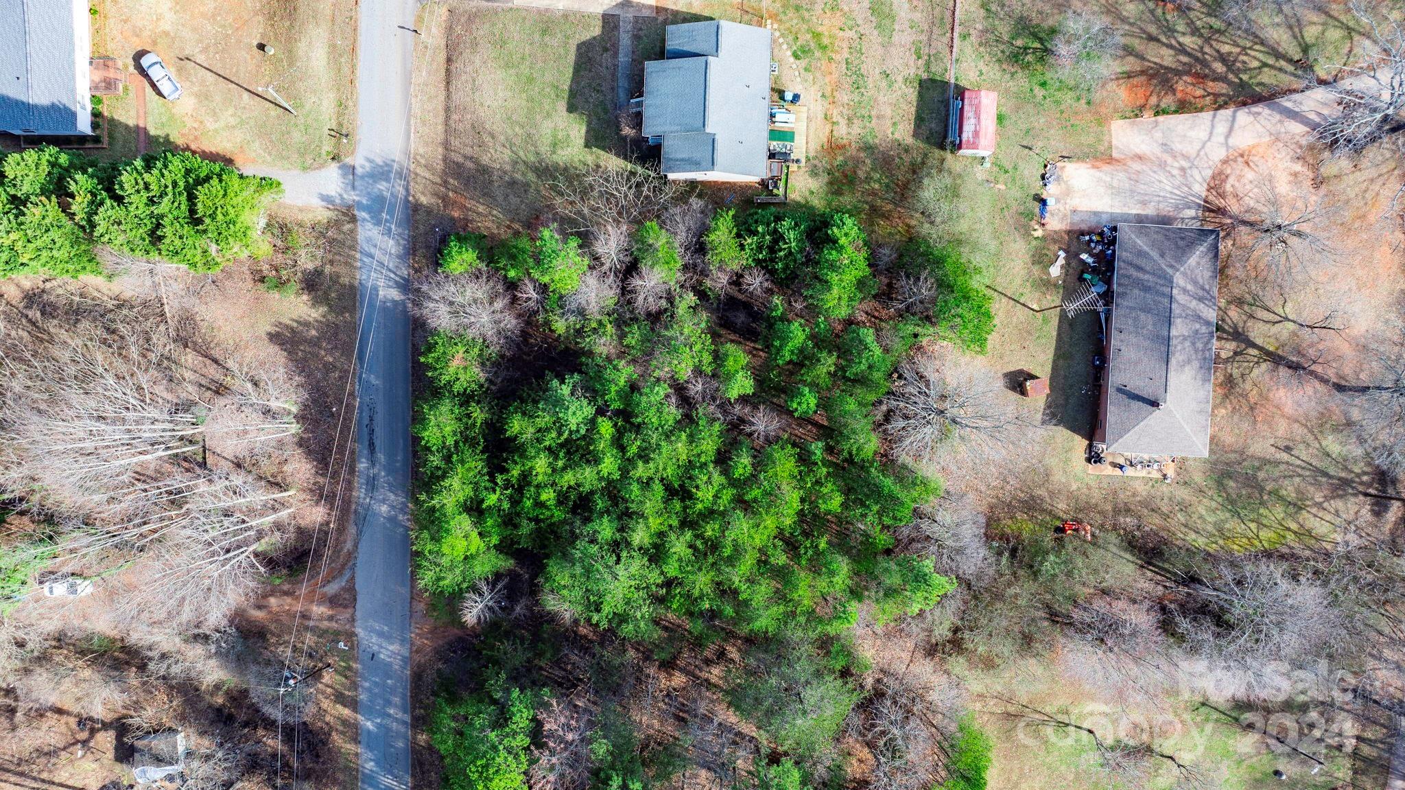 Hollywood Heights - Land