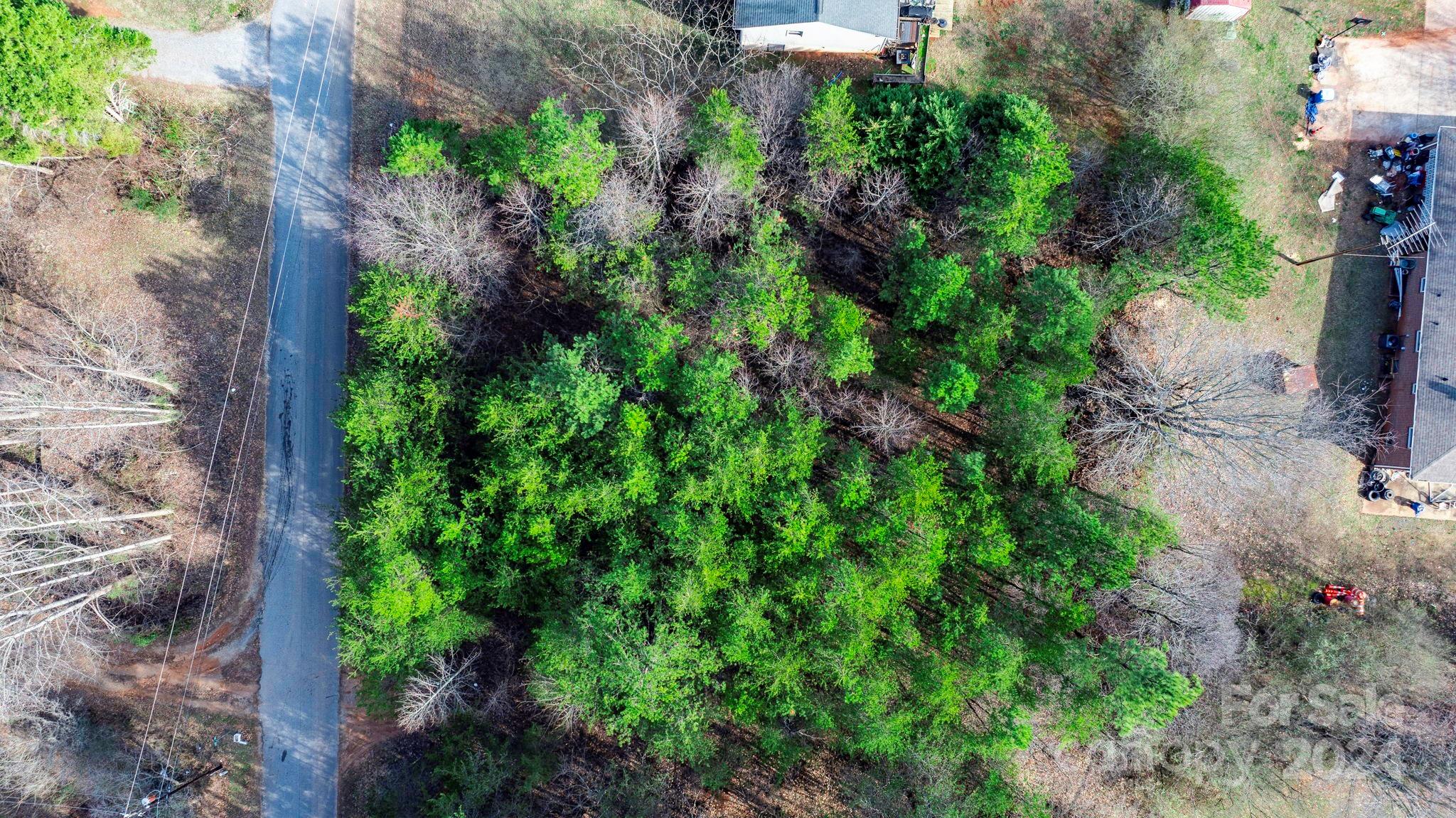 Hollywood Heights - Land