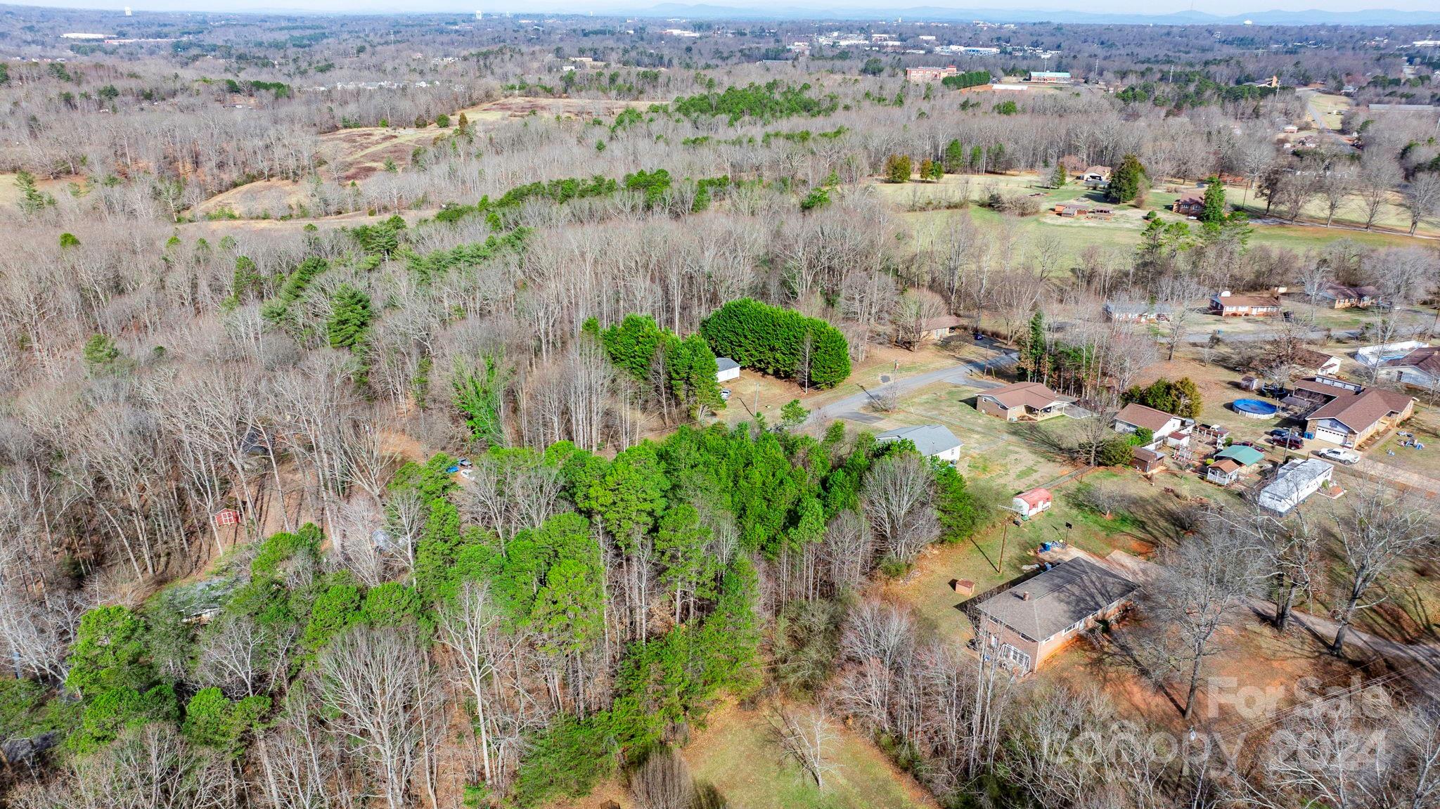 Hollywood Heights - Land