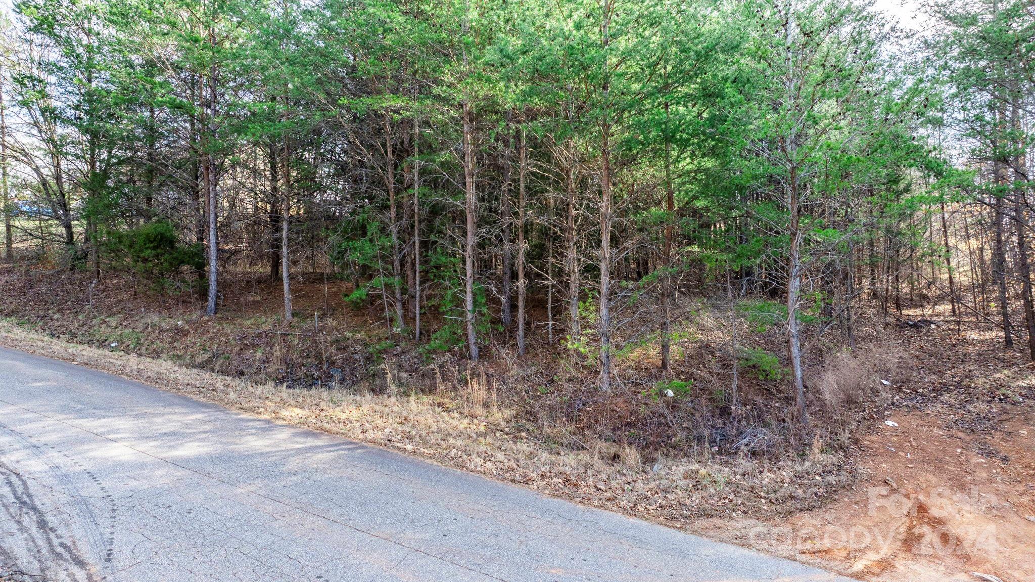 Hollywood Heights - Land