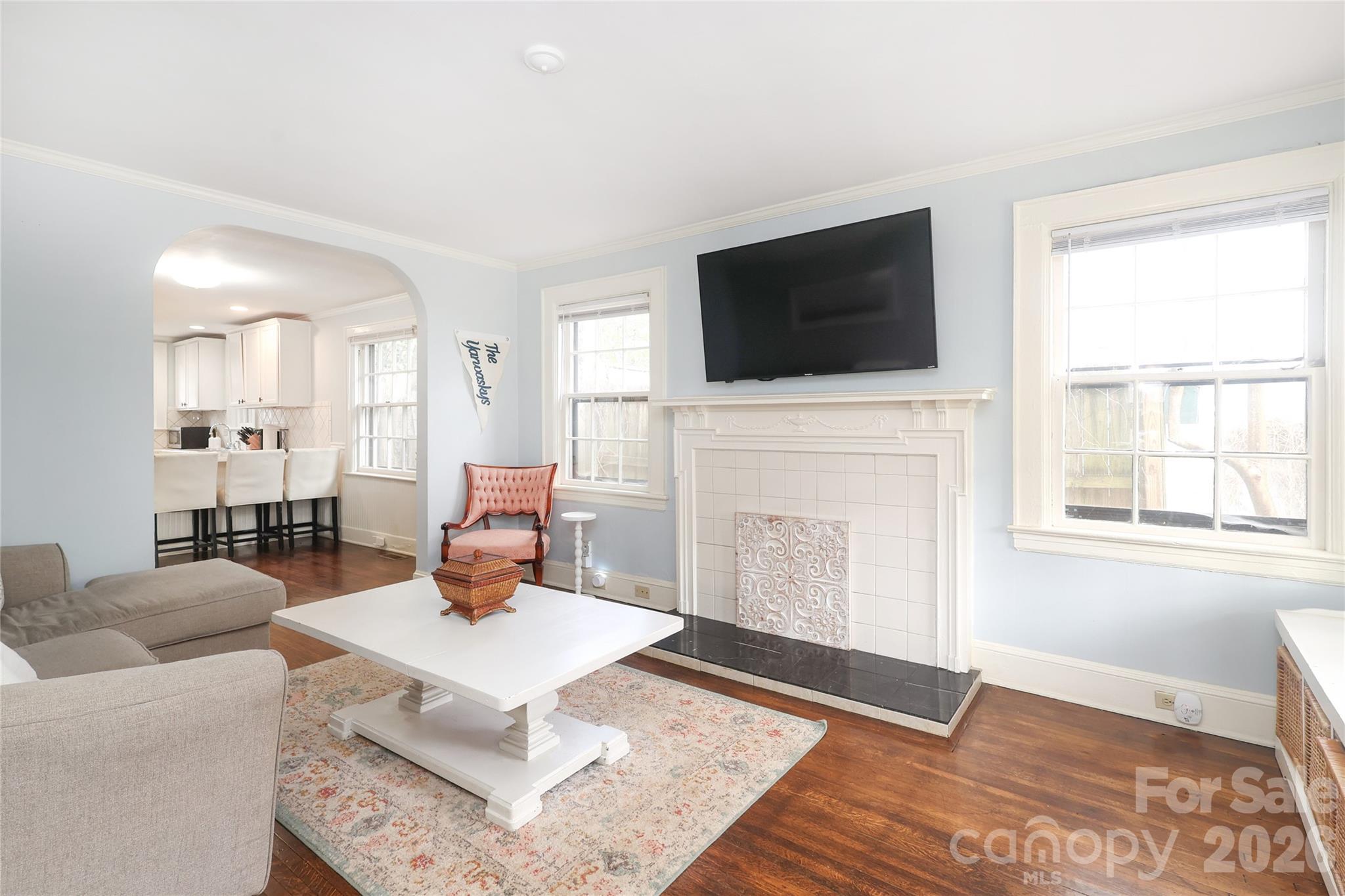 1613 Lombardy Circle