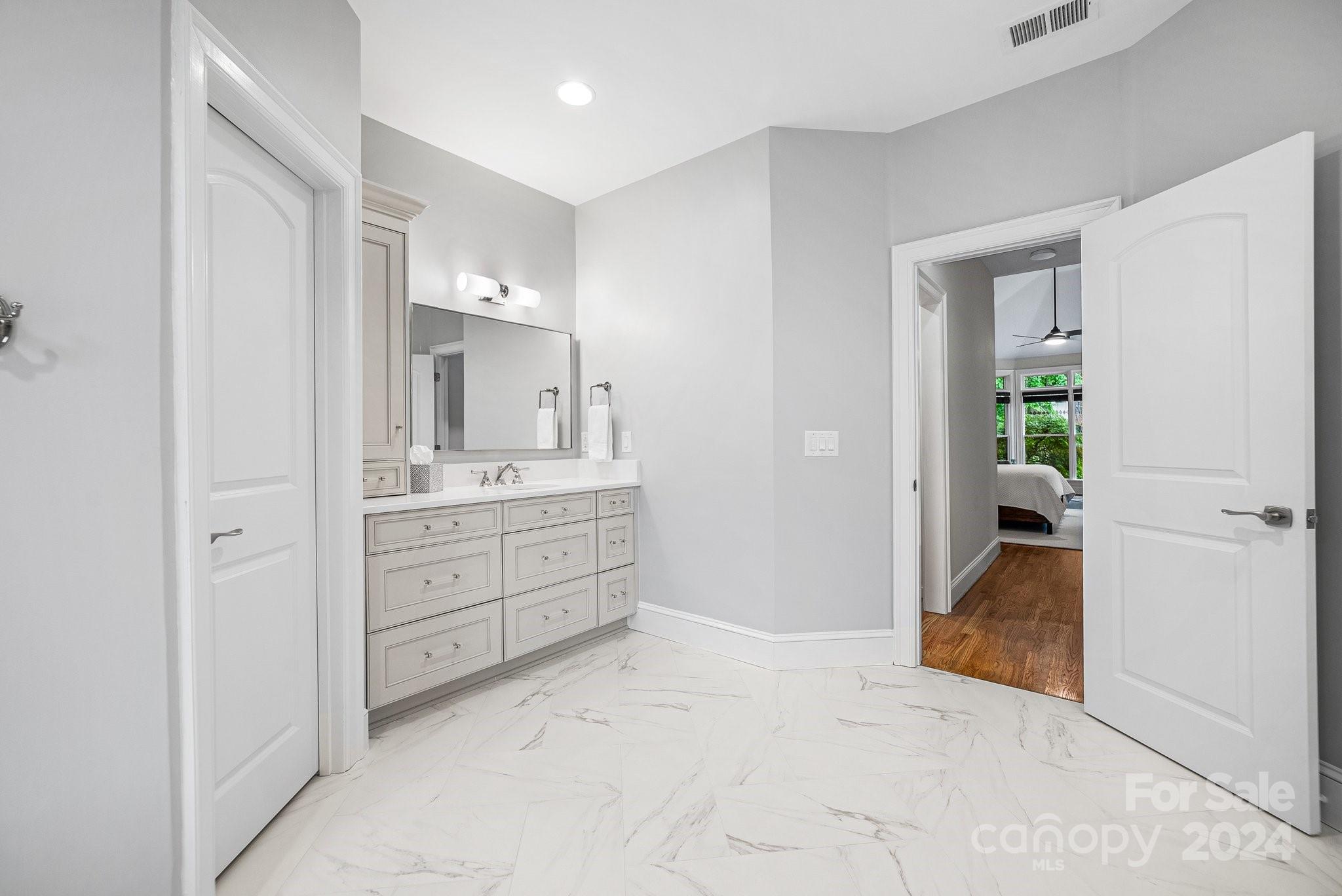 The Peninsula - Residential