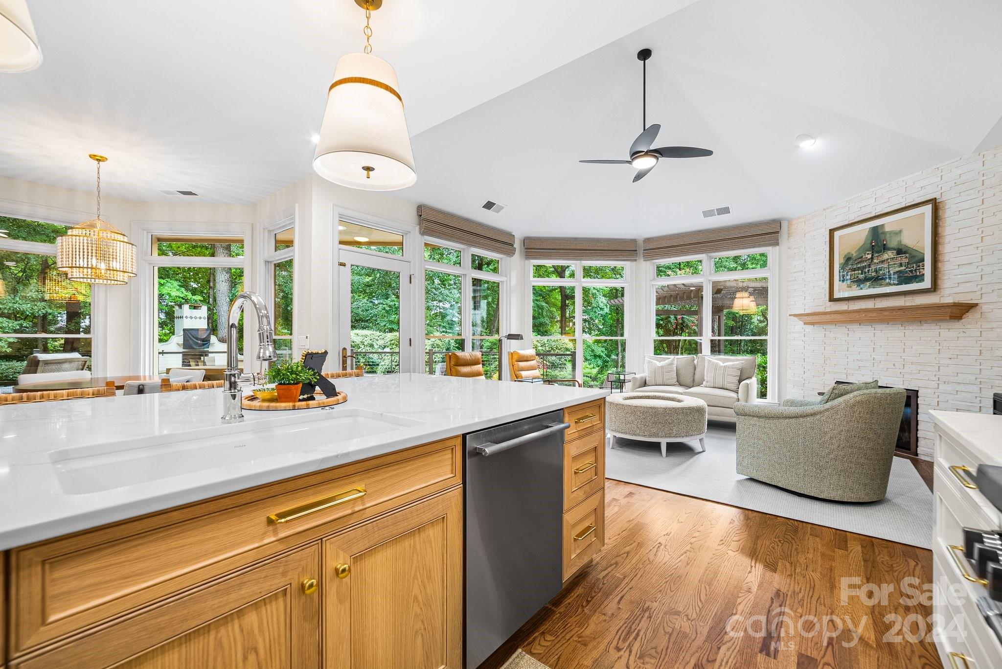 The Peninsula - Residential