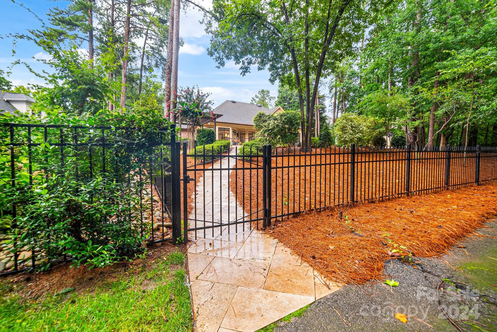 The Peninsula - Residential