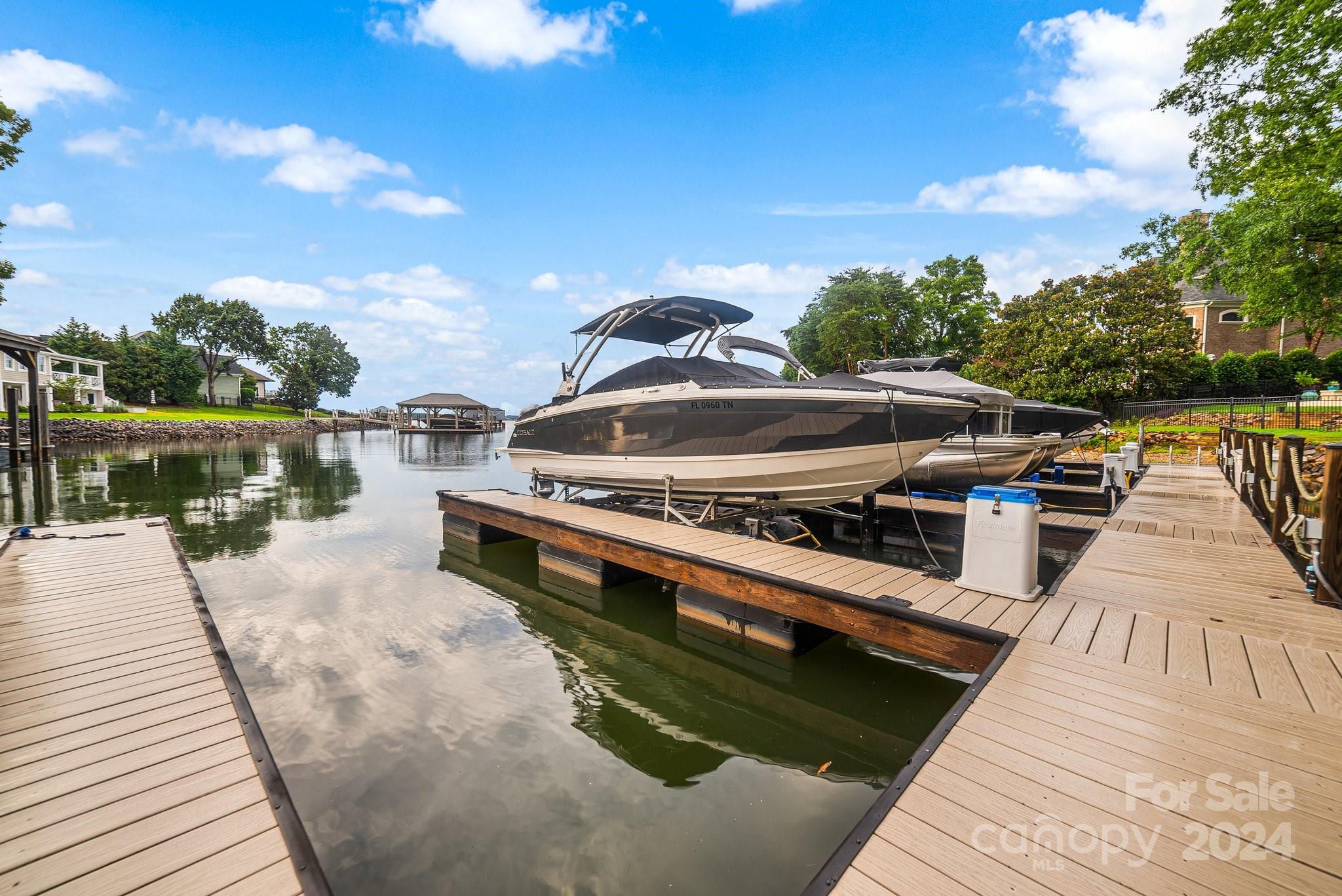 The Peninsula - Residential