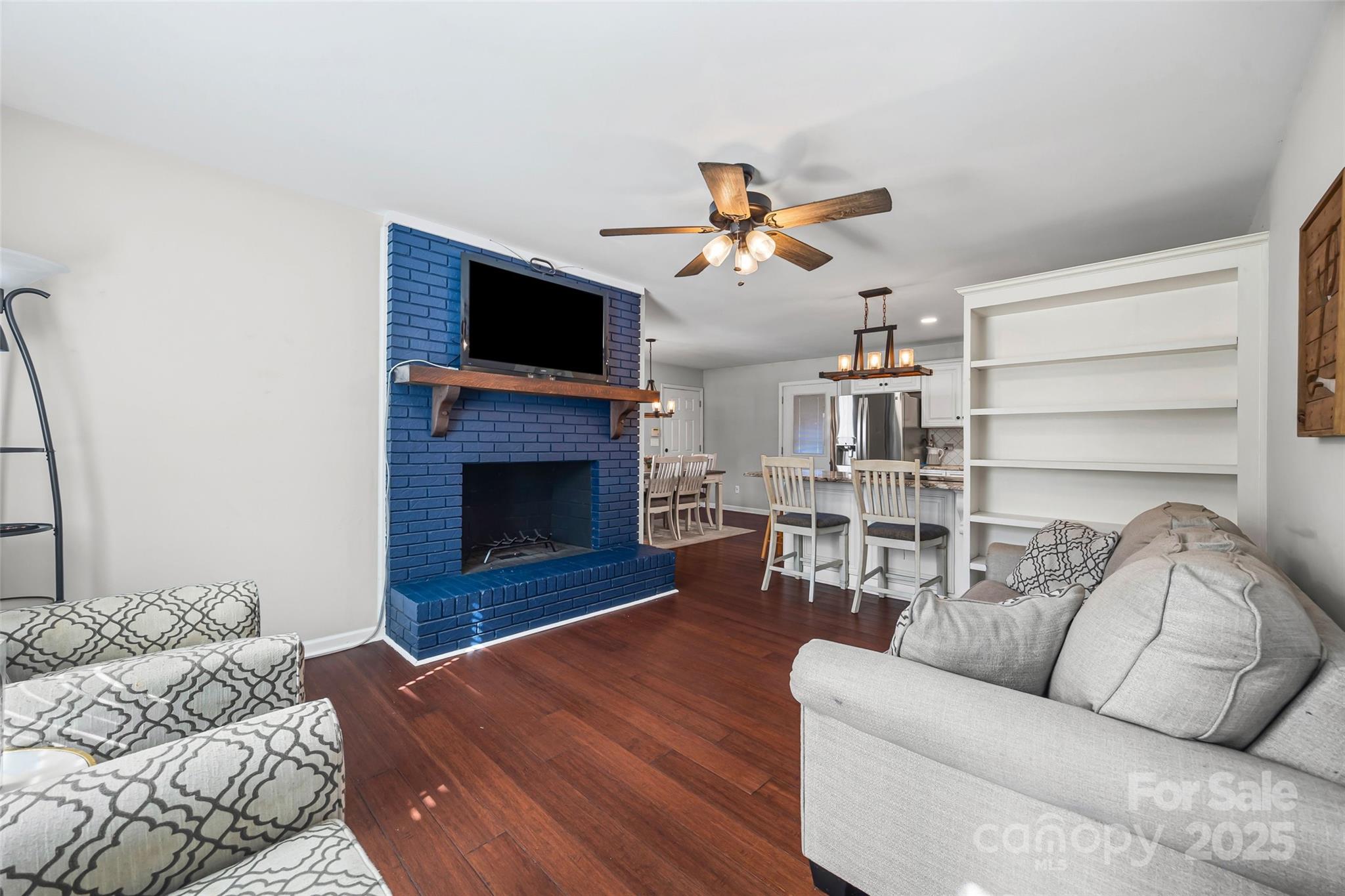 5380 Woodside Drive