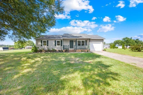 Photo of 910 Lyndsey Brooke Court, Lincolnton, NC 28092 (MLS # 4400225)
