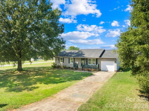 Photo of 910 Lyndsey Brooke Court, Lincolnton, NC 28092 (MLS # 4400225)