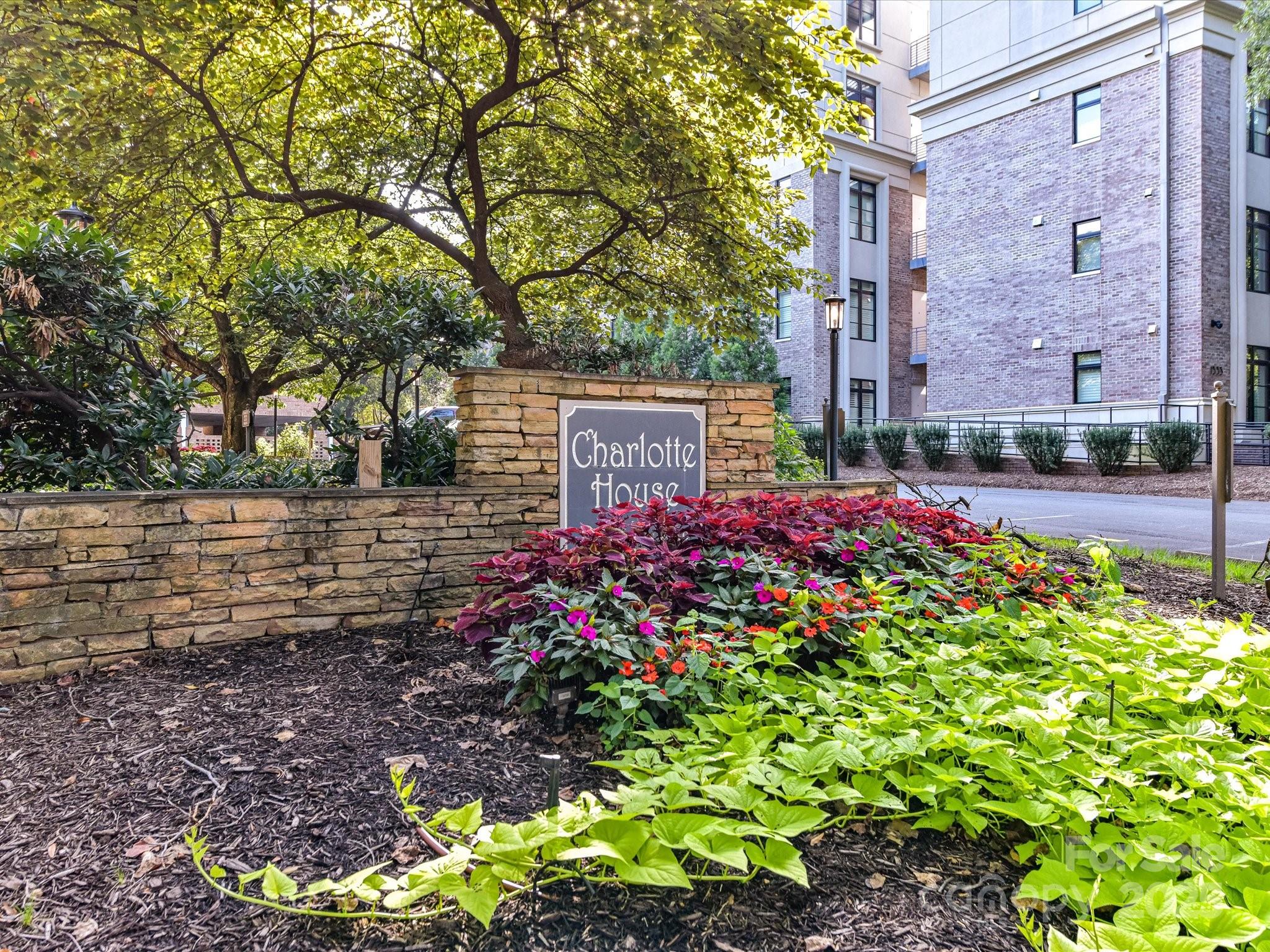 1323 Queens Road