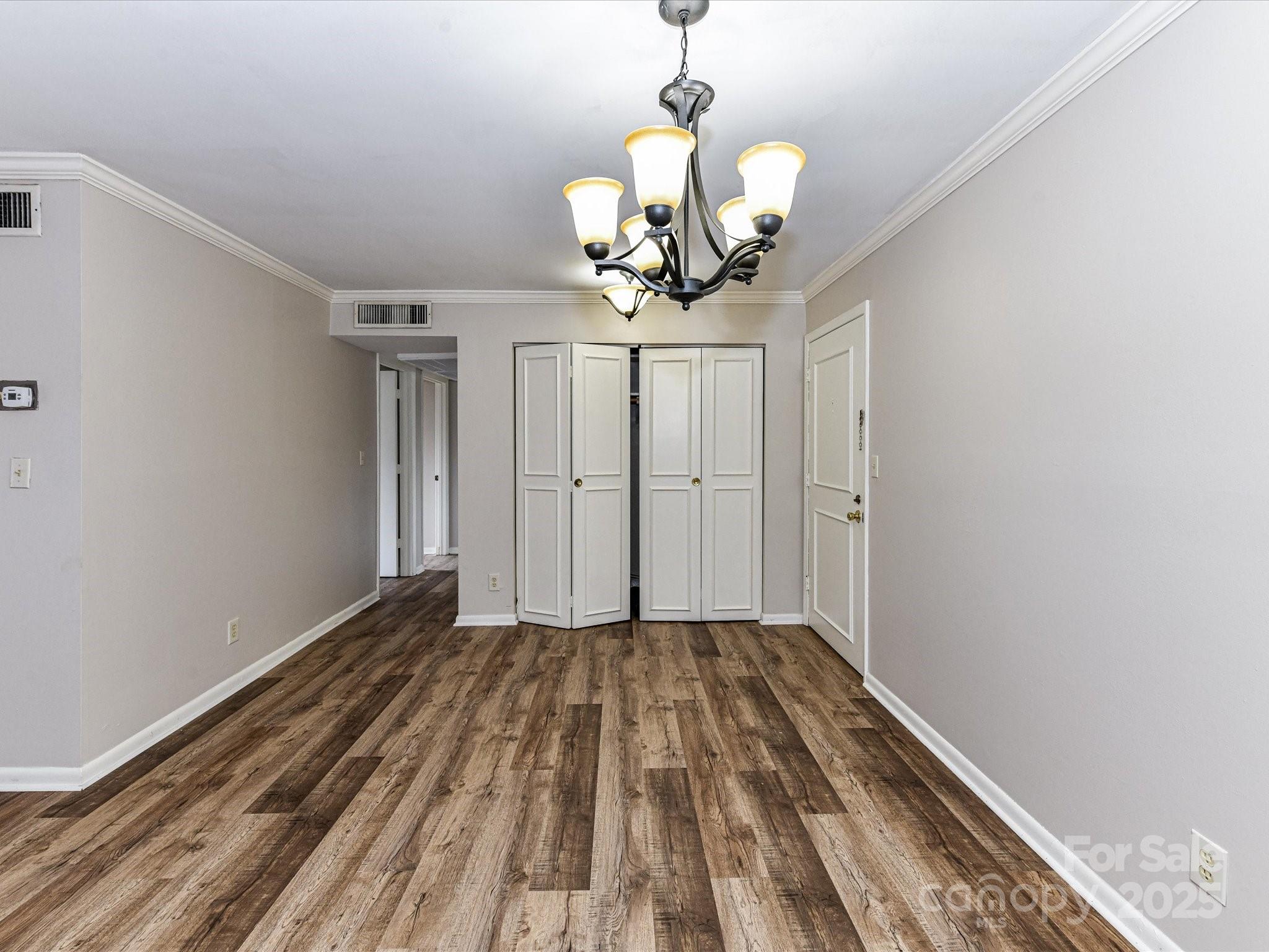 1323 Queens Road