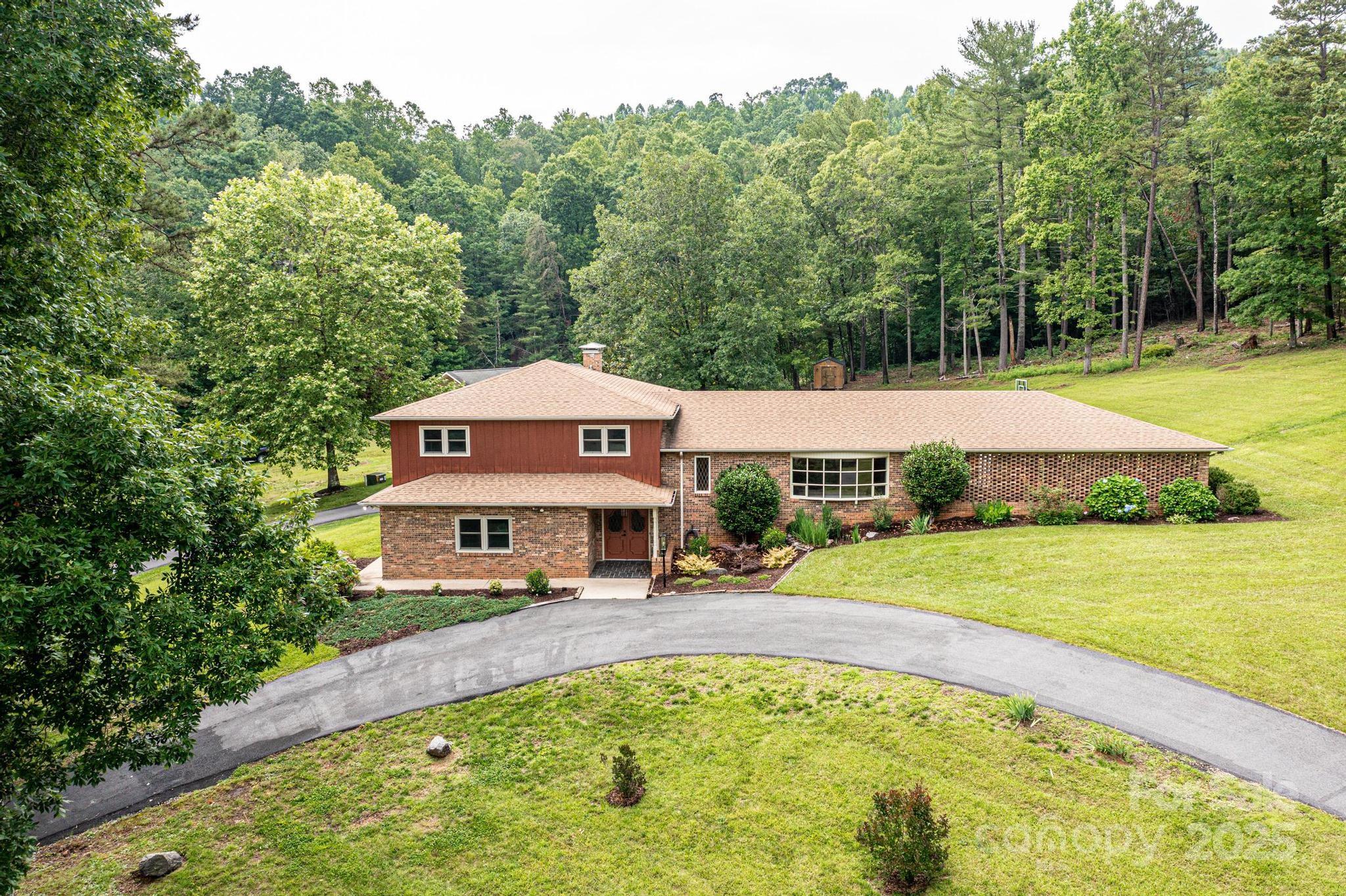 221 Roberts Lane