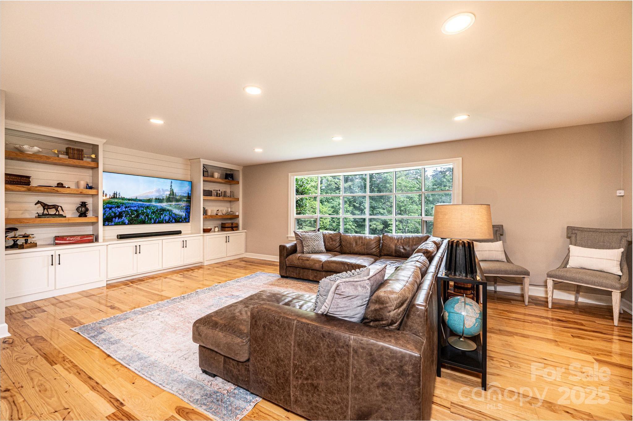 221 Roberts Lane
