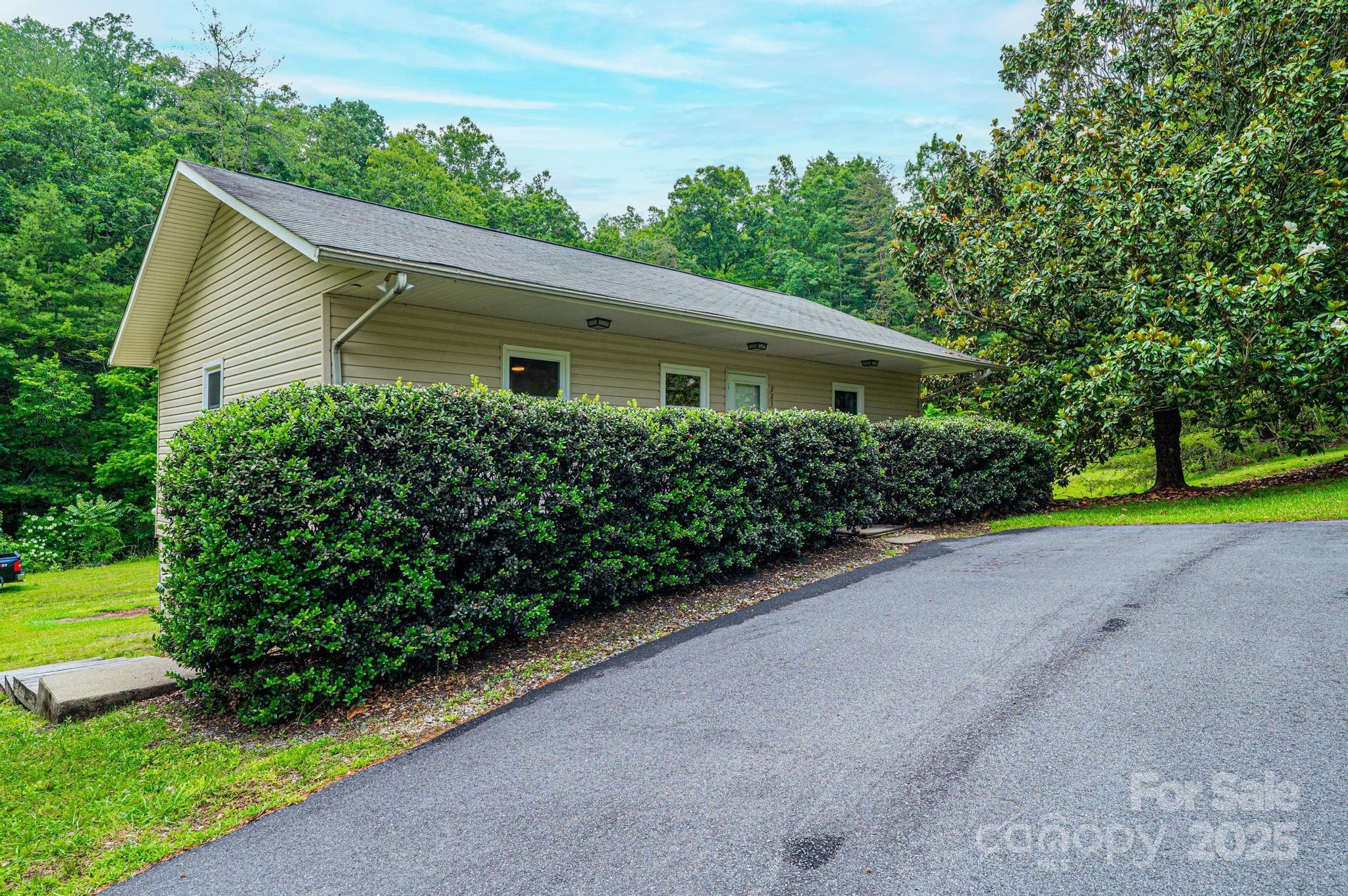221 Roberts Lane