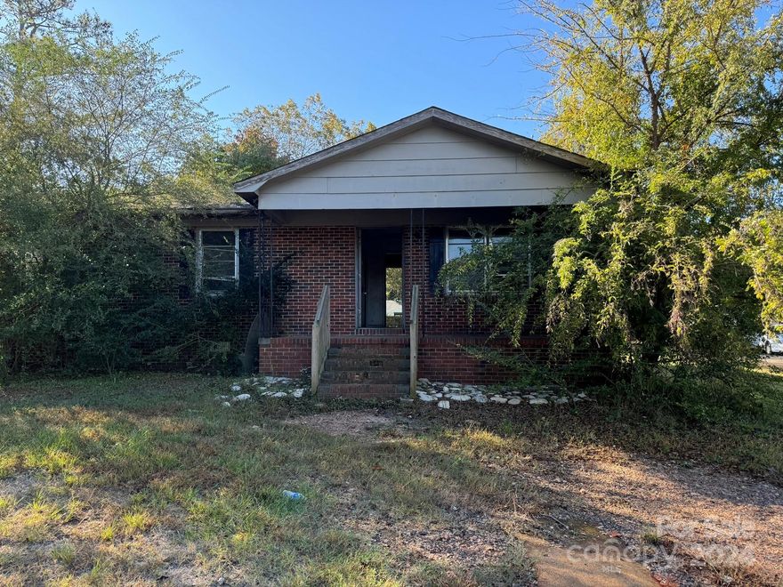 USDA PROPERTY - USDA PROPERTY--- Opportunity awaits! This USDA-owned foreclosure at 102 Arbor Ct in Chester, SC is a complete rehab with tons of potential. Featuring 4 bedrooms and 1.5 bathrooms, this home sits on a spacious lot in.  It's perfect for investors or buyers looking for a project to create their dream home. Bring your vision to life and unlock the possibilities with this fixer-upper! Convenient Chester location, close to schools, shopping, and major highways. $150.00 Technology fee paid by buyer at closing.

Ready to explore the possibilities? Don’t miss out on this amazing investment opportunity!