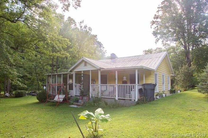 NORTH COVE / COXES CREEK  —-  3 Bedrooms - 1 Full Bath - One Level House - +/- 1000 Square Feet - This home has Living Room, Dining Room, Den, 3 Bedrooms, 1 Bath, and the Kitchen - The exterior has multiple outside areas including open porch and screened porch - 2 Sheds plus one large +/- 500 SF Storage Buildings — Nice location in North Cove bordering Coxes Creek
