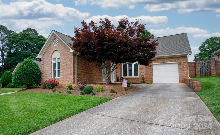 Beautiful home in great location that has been well maintained and loved.