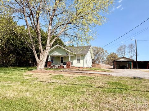 Photo of 513 7th Street SW, Taylorsville, NC 28681 (MLS # 4364245)