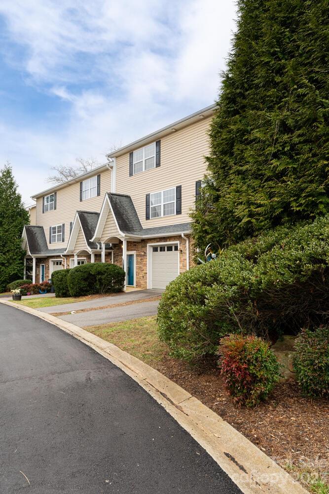 Woodfin Manor - Residential