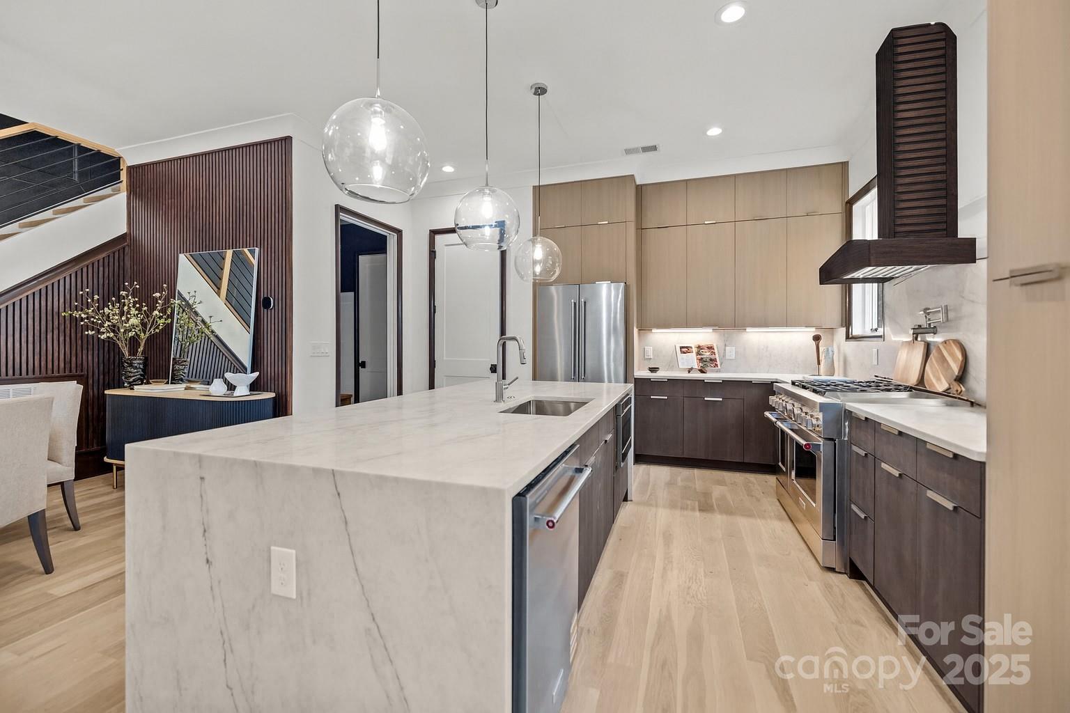 2117 LOMBARDY Circle