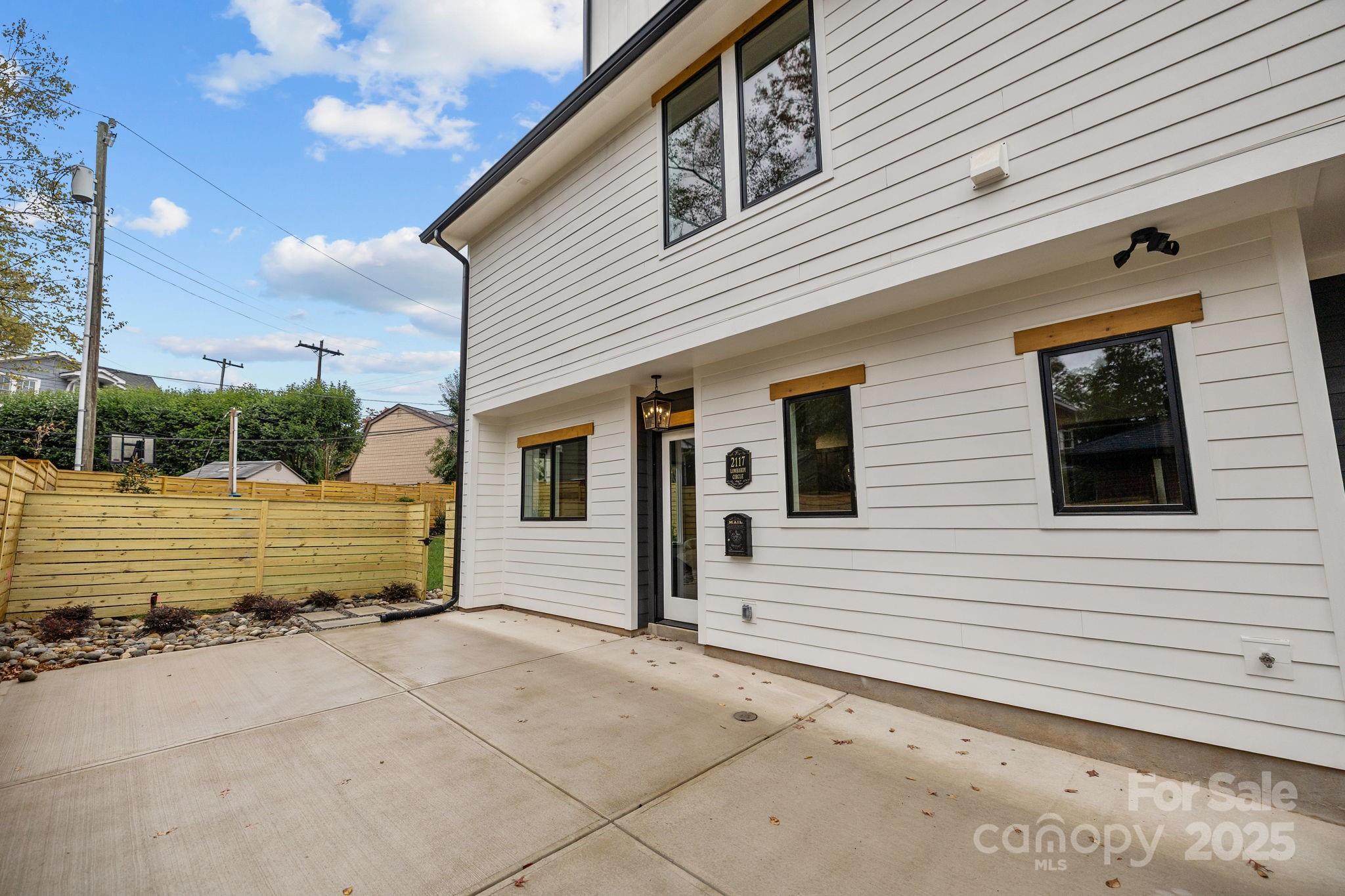 2117 LOMBARDY Circle