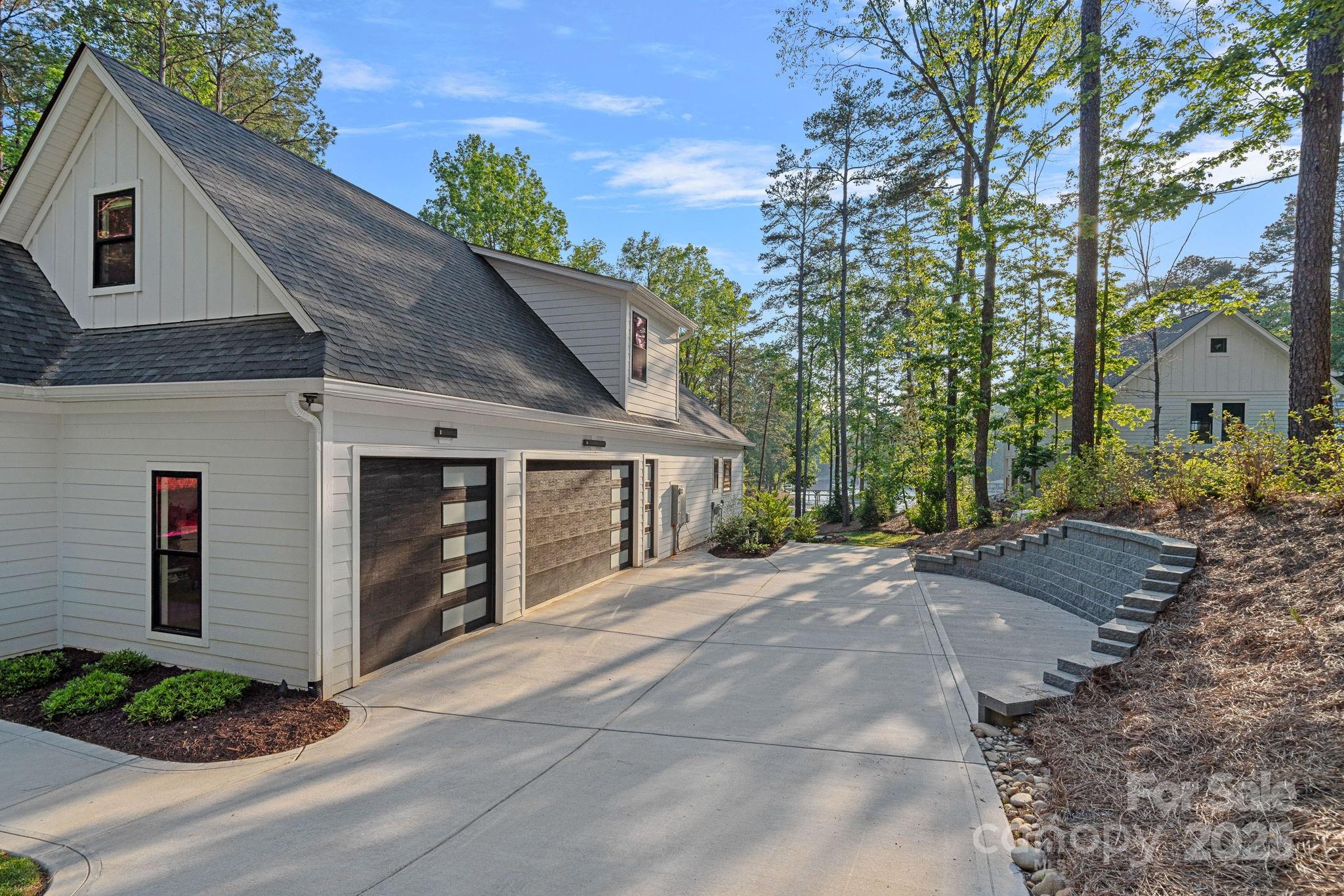 127 Holt Lane