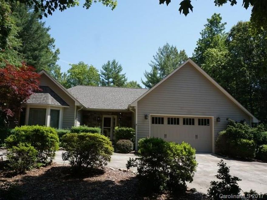 Beautiful,well maintained, craftsman style home w 1 Level Living, East Shores.  LR w hardwd floors, kitchen w granite, DR opens large deck, FR w wood burning FP, Master Ste large closets, jetted tub, shower.2 add'l BR full BA. 1/2BA, Laundry. Oversized garage. Unfinished basement plumbed for bath, room for FR w woodburning FP. Workshop. covered patio. backyard w room for a garden. stroll down shaded paved path to deeded boat slip "E". Affordable HOA's & amenities:swimming pool & tennis court.