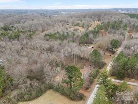Photo of 33266 Courtland Drive, Albemarle, NC 28001 (MLS # 4331031)