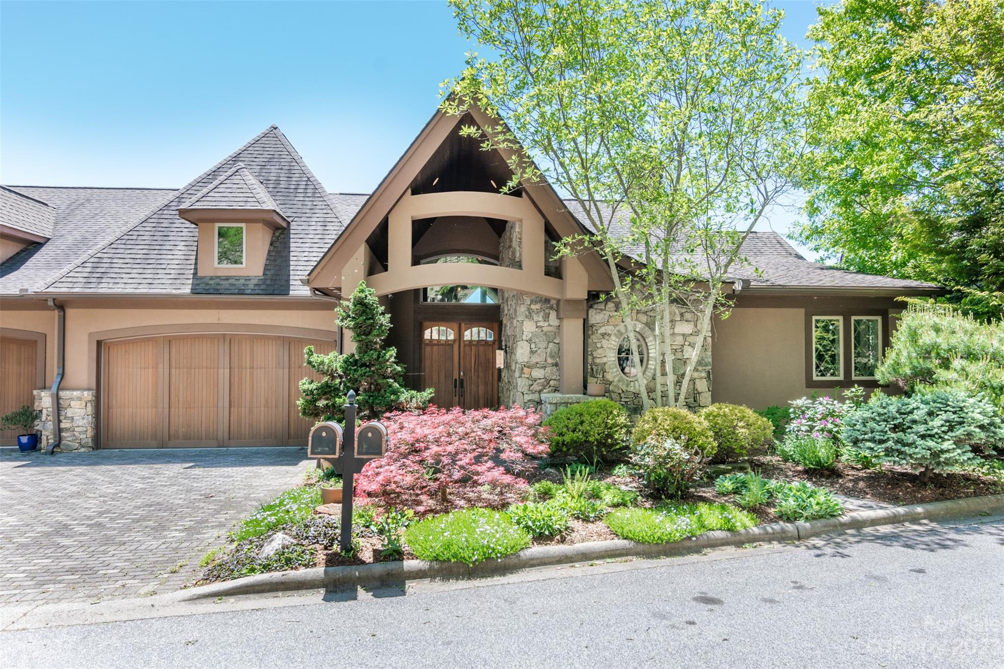 Reynolds Mountain - Residential