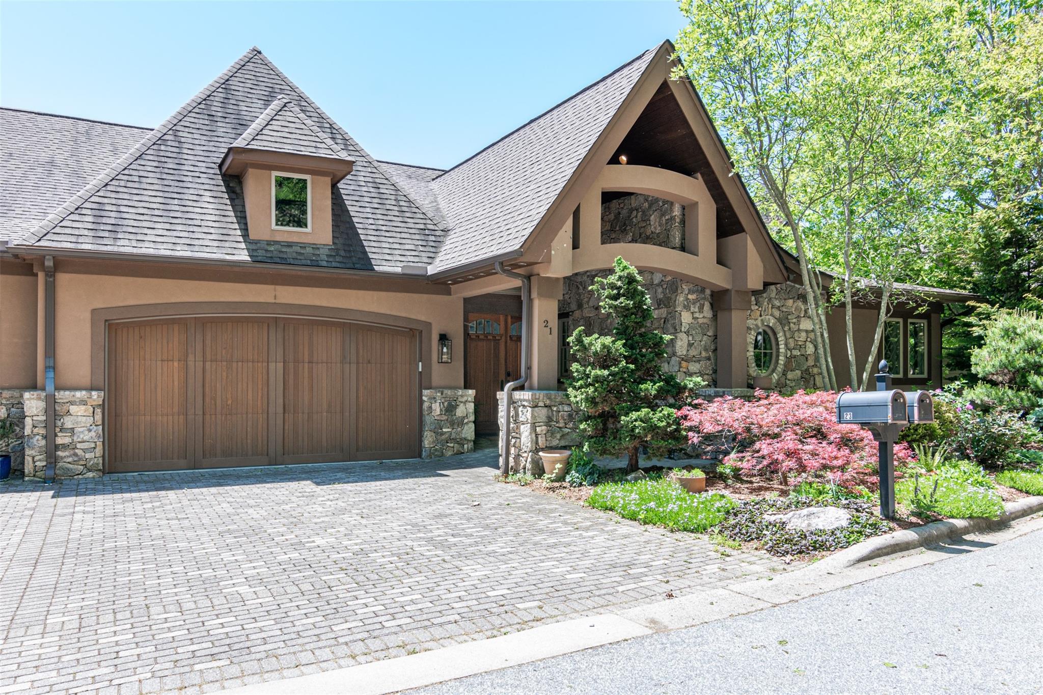 Reynolds Mountain - Residential