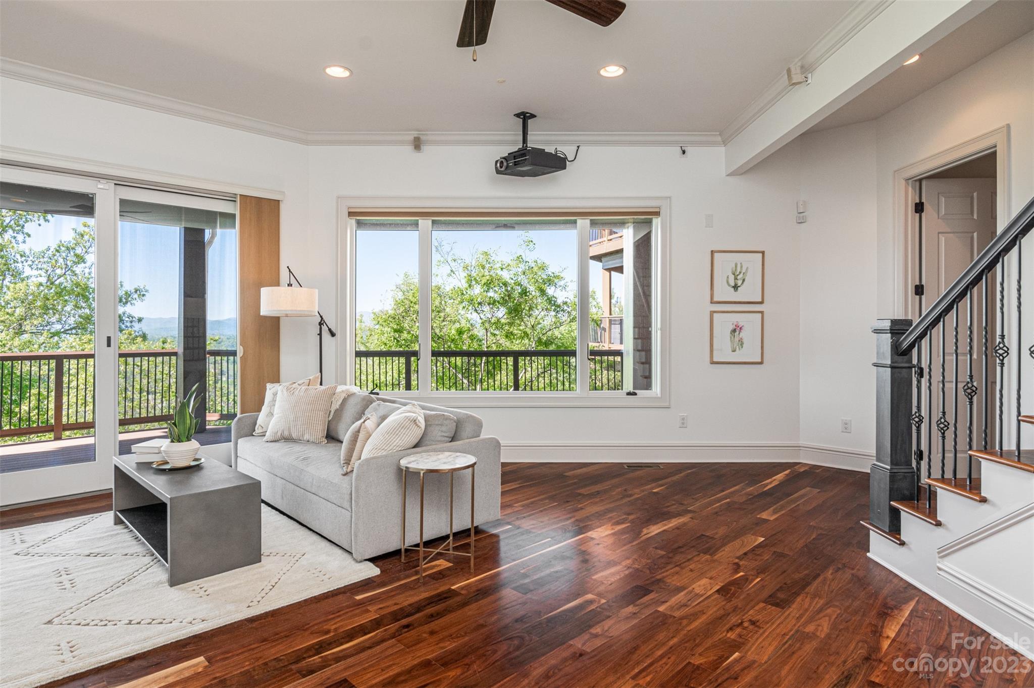 Reynolds Mountain - Residential