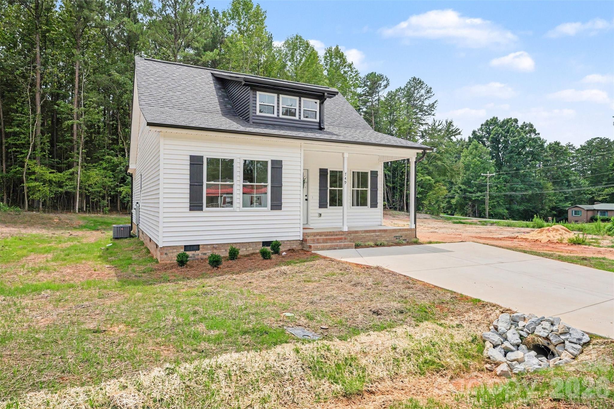 749 Jack Street 4