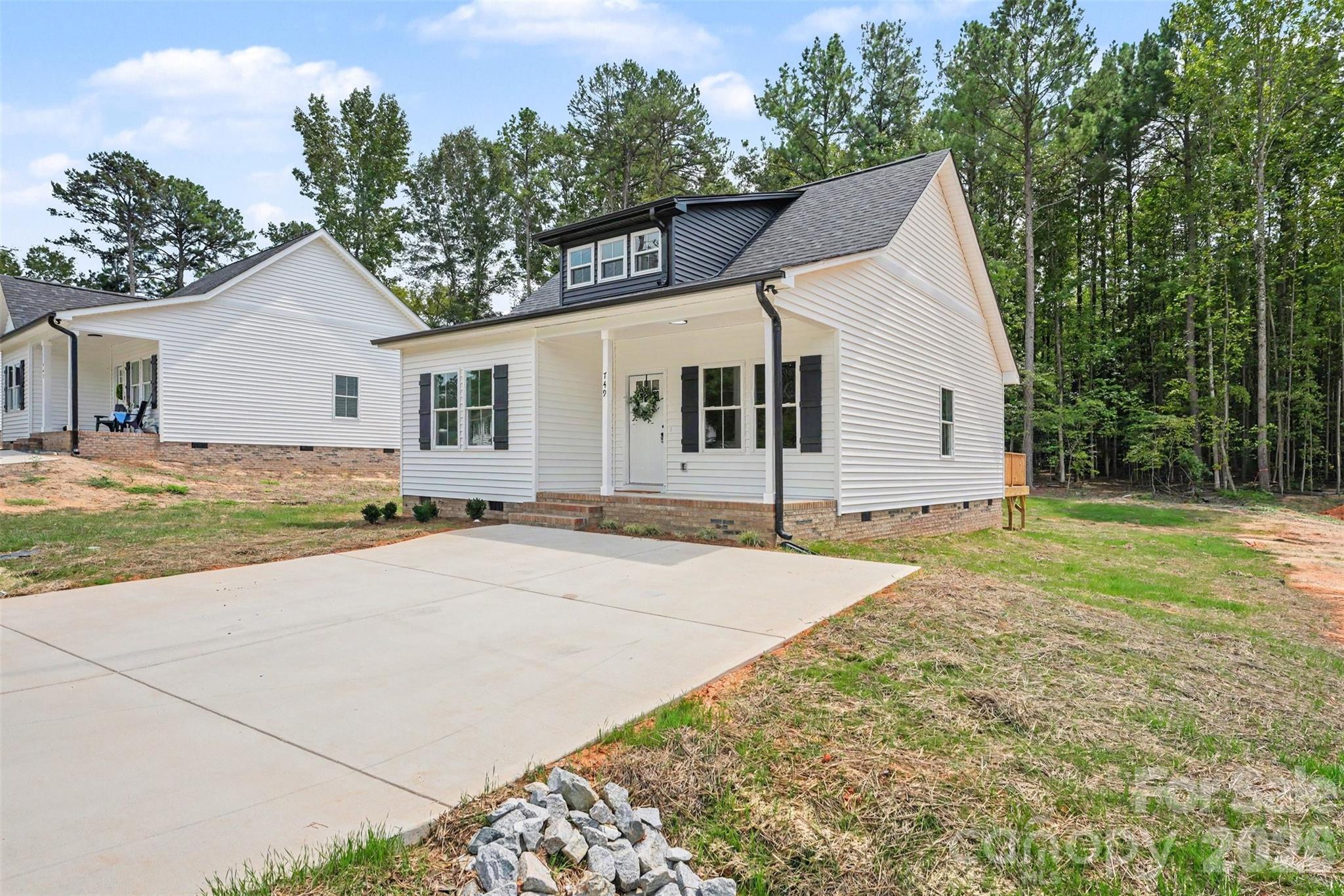 749 Jack Street 4