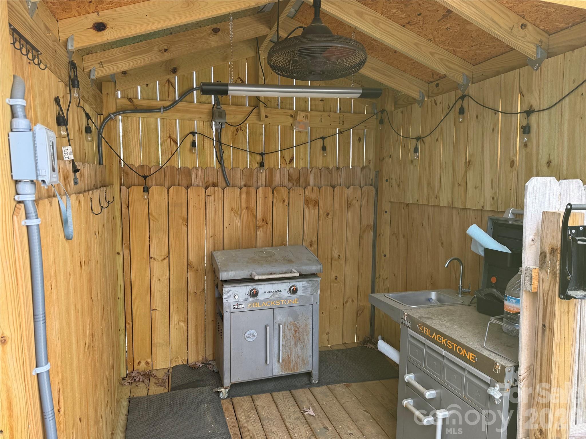 115 Hollywood Trail A79