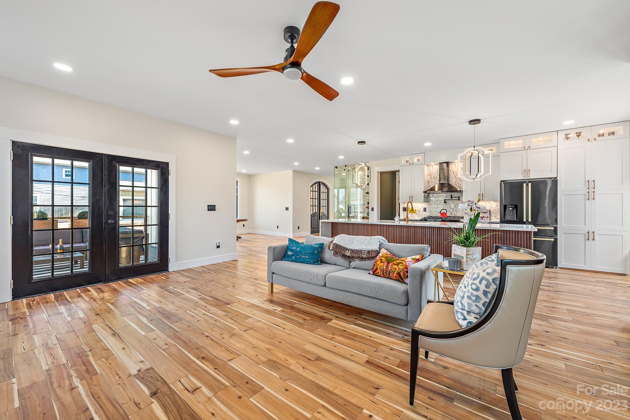 Plaza Hills - Residential