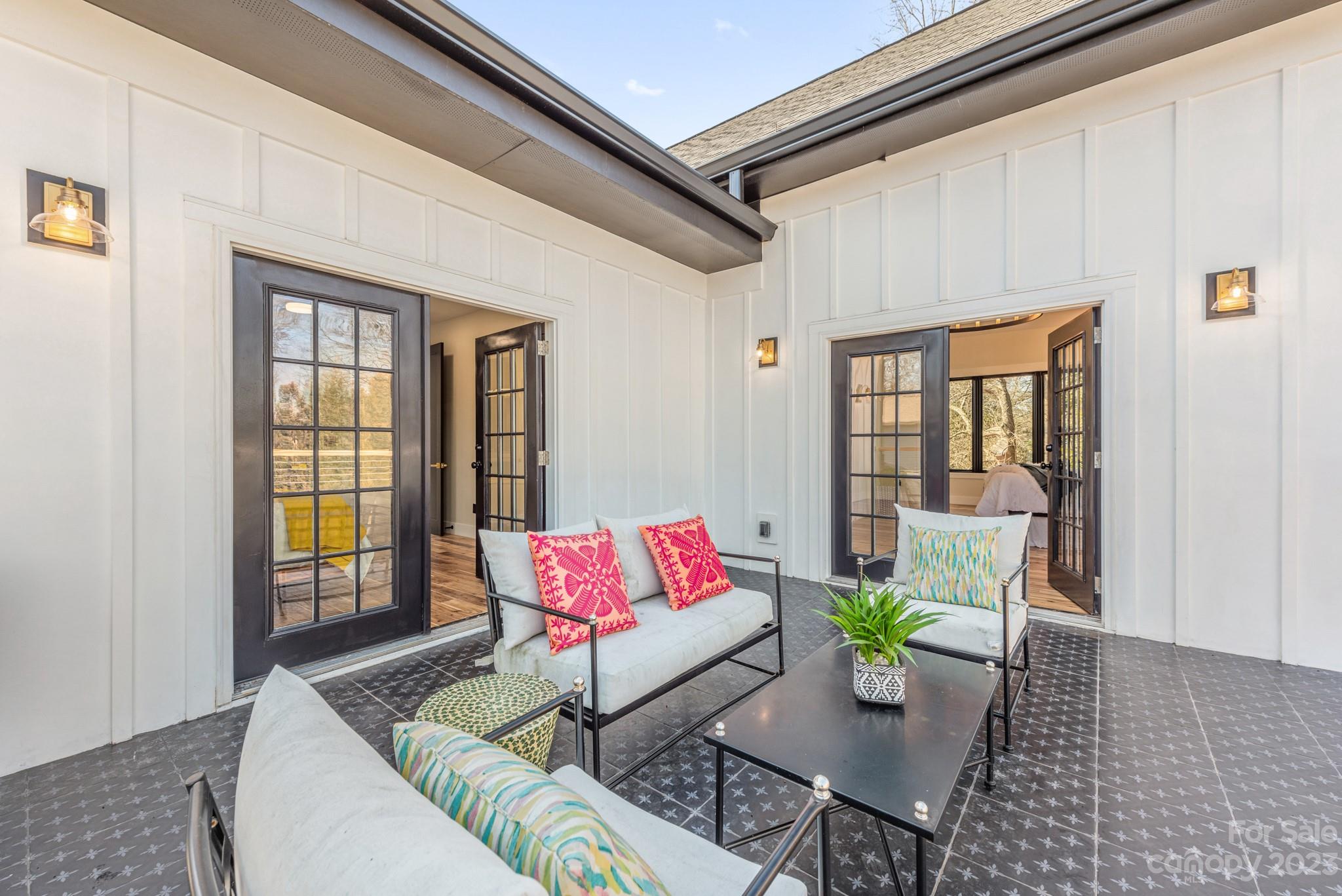 Plaza Hills - Residential