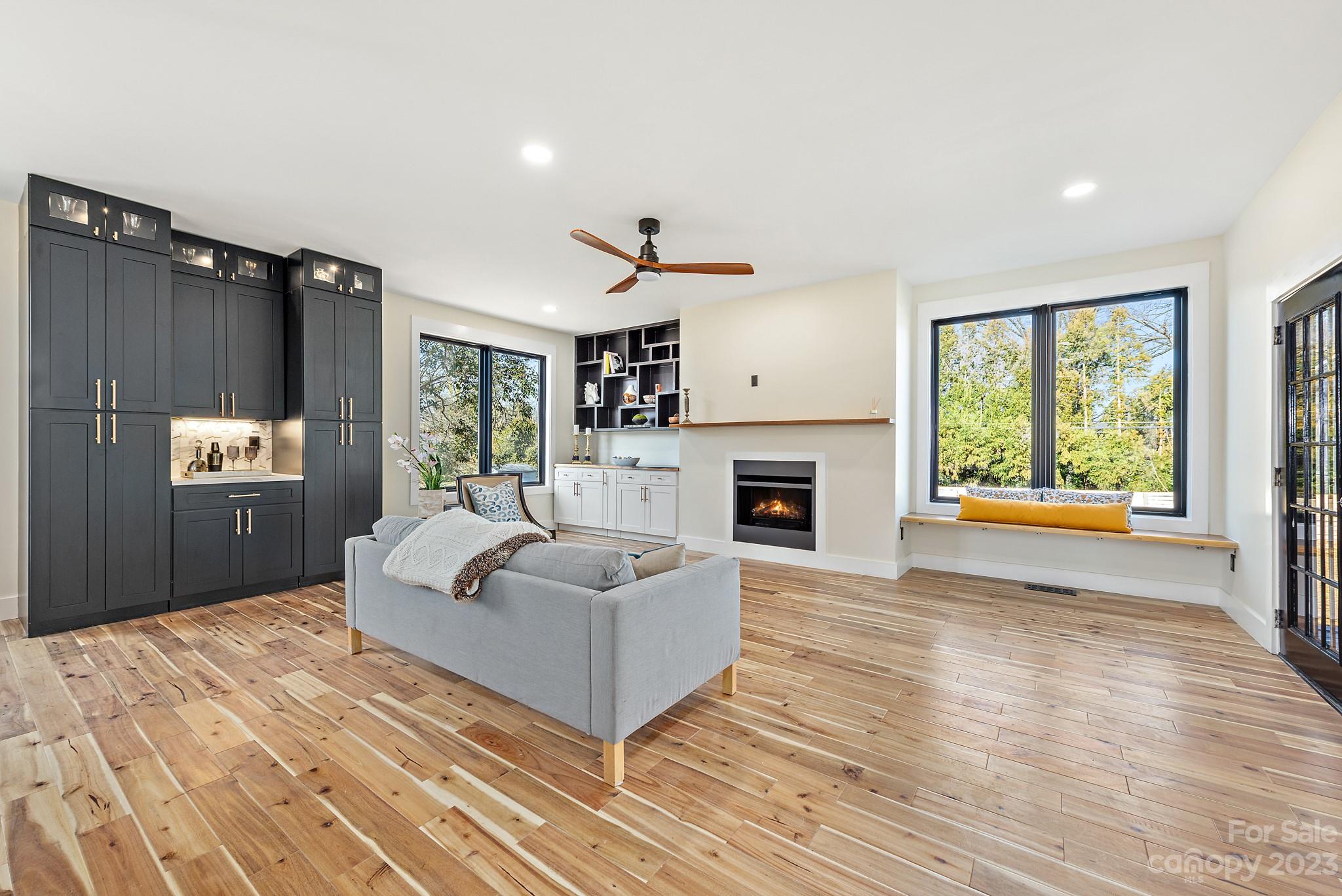 Plaza Hills - Residential