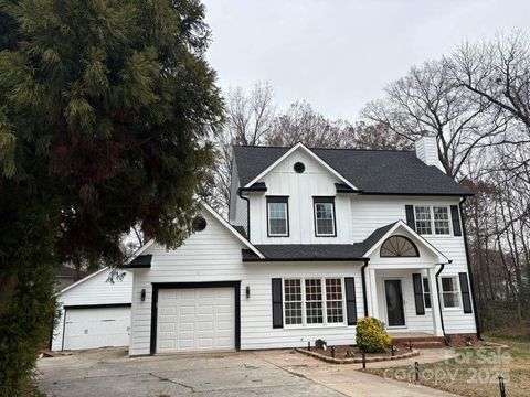 Photo of 2537 Amber Creste Lane, Charlotte, NC 28212 (MLS # 4327607)