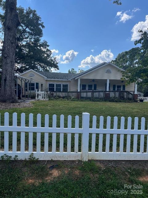 Photo of 9404 Providence Road, Waxhaw, NC 28173 (MLS # 4302444) Photo of 9404 Providence Road, Waxhaw, NC 28173 (MLS # 4302444)