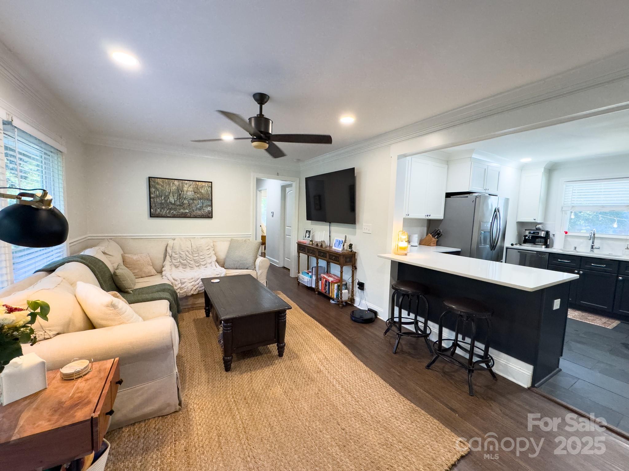 5415 Larchmont Avenue